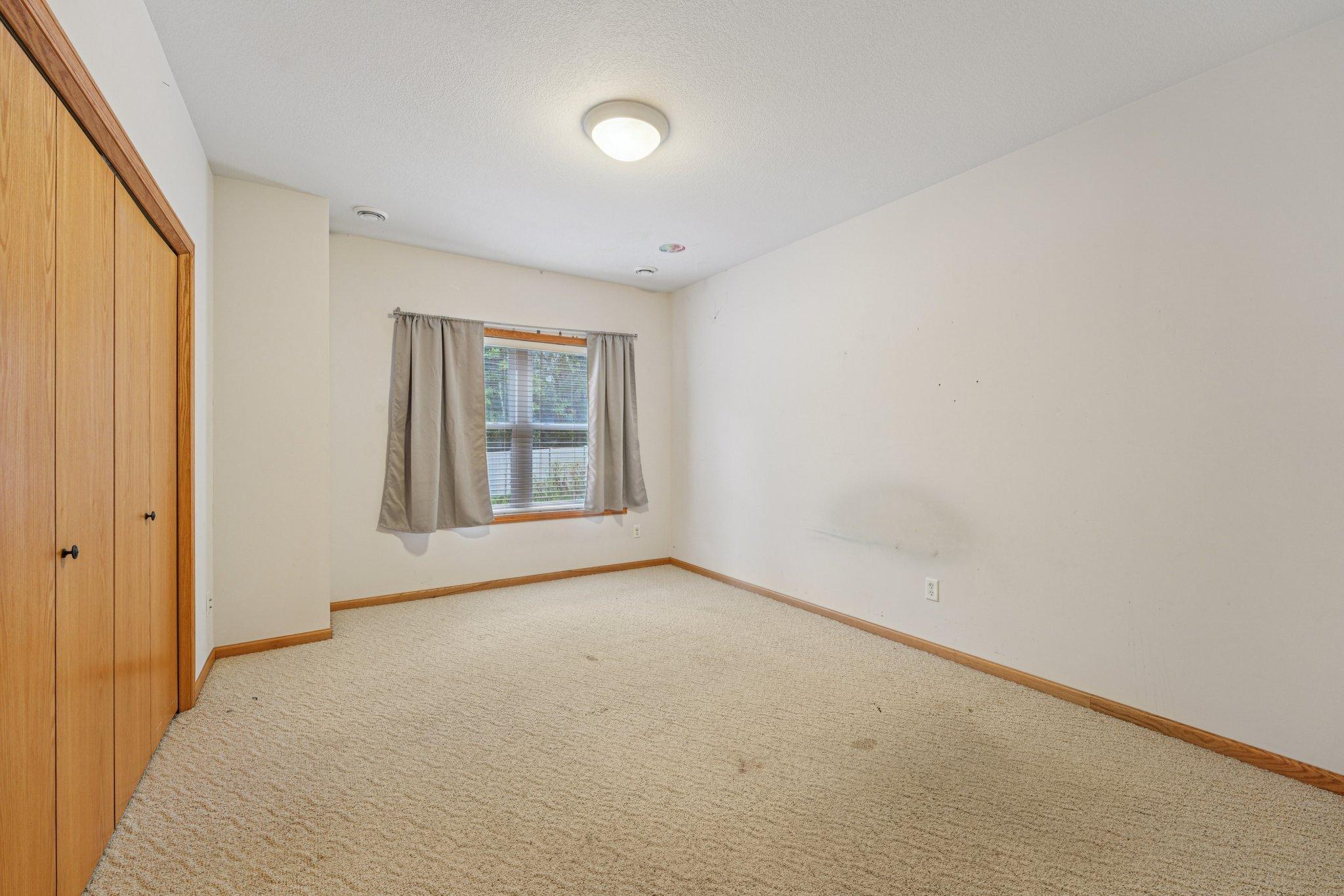 1789 Windsor Drive S