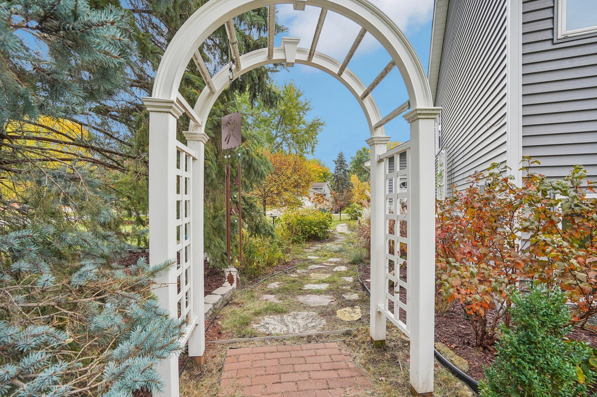 1425 Hickory Trail