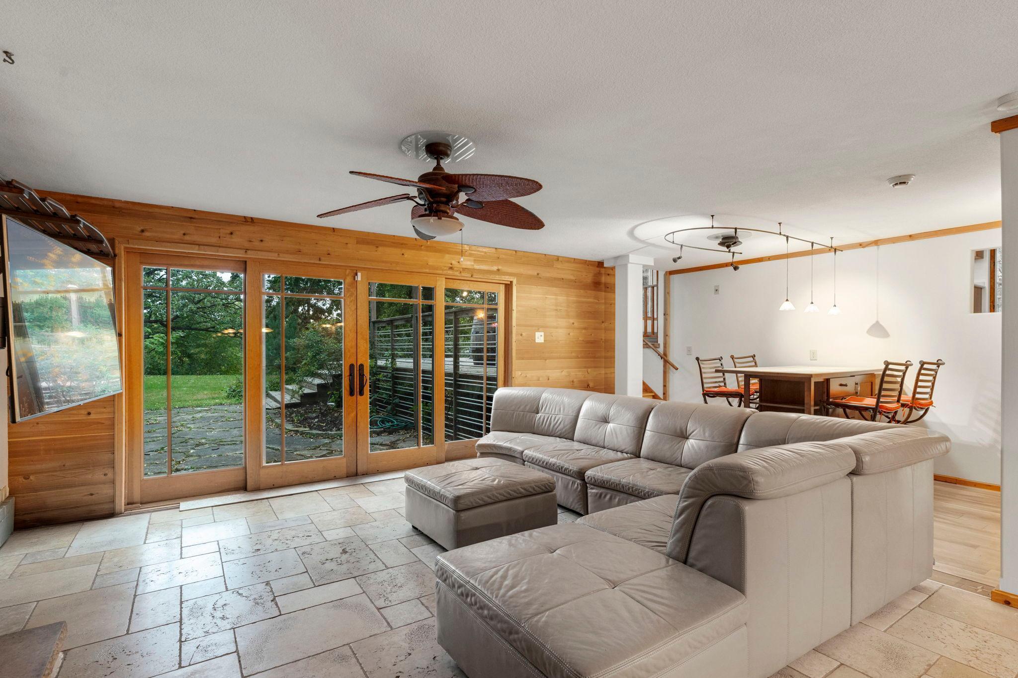 3396 Glen Oaks Avenue