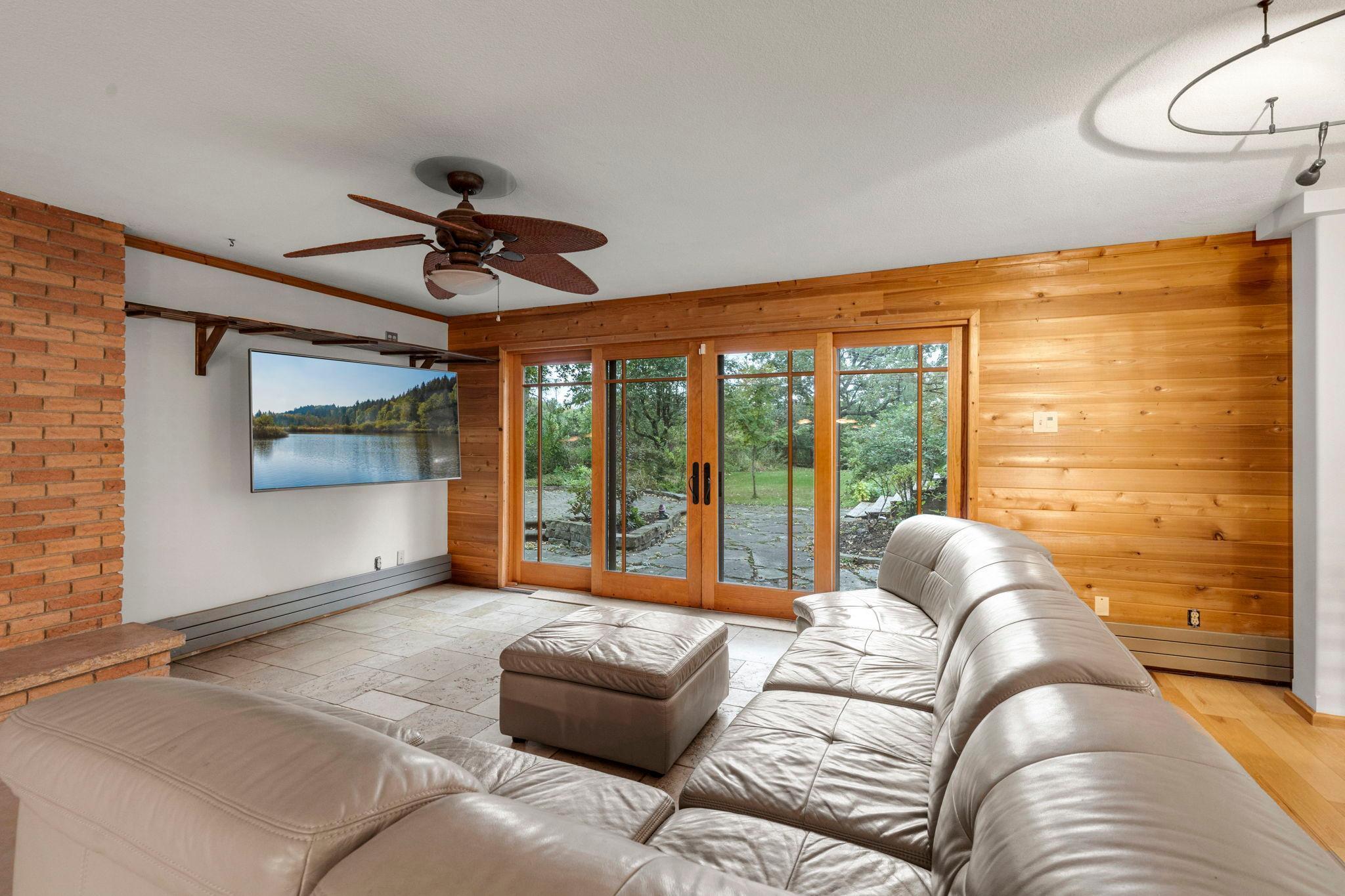 3396 Glen Oaks Avenue