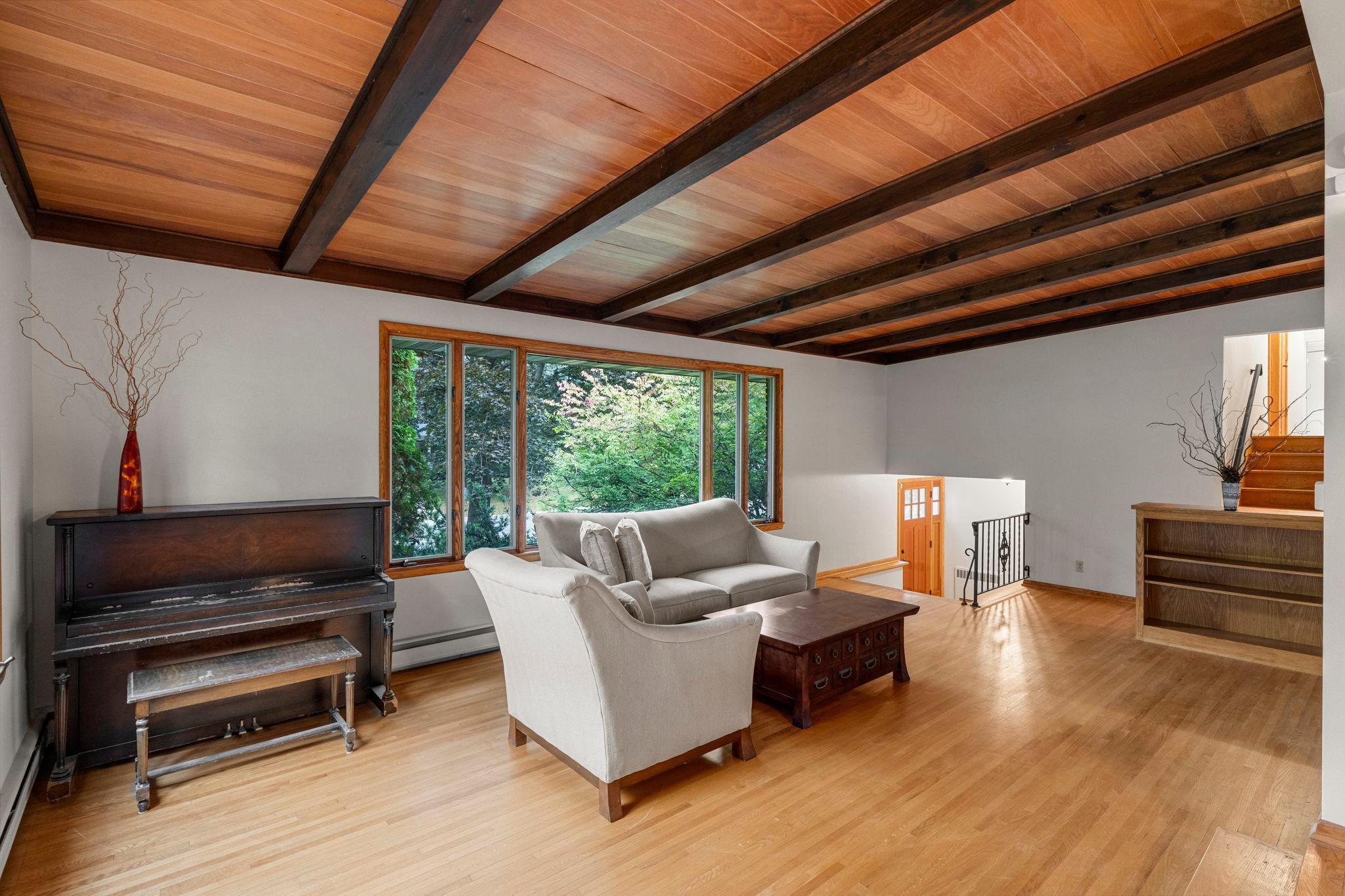 3396 Glen Oaks Avenue