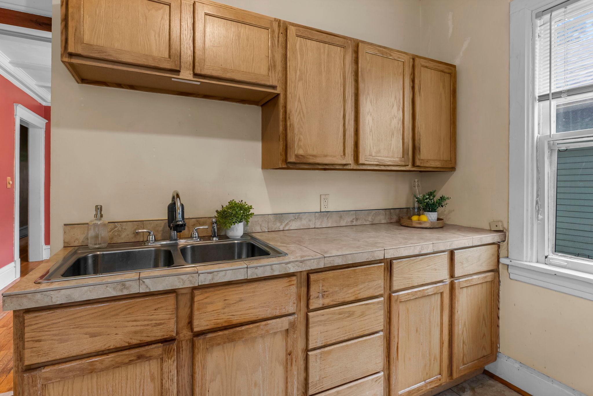 102 Western Avenue N Unit: 4