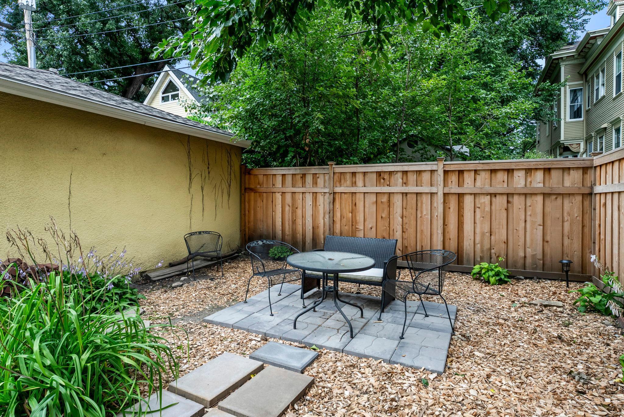 102 Western Avenue N Unit: 4