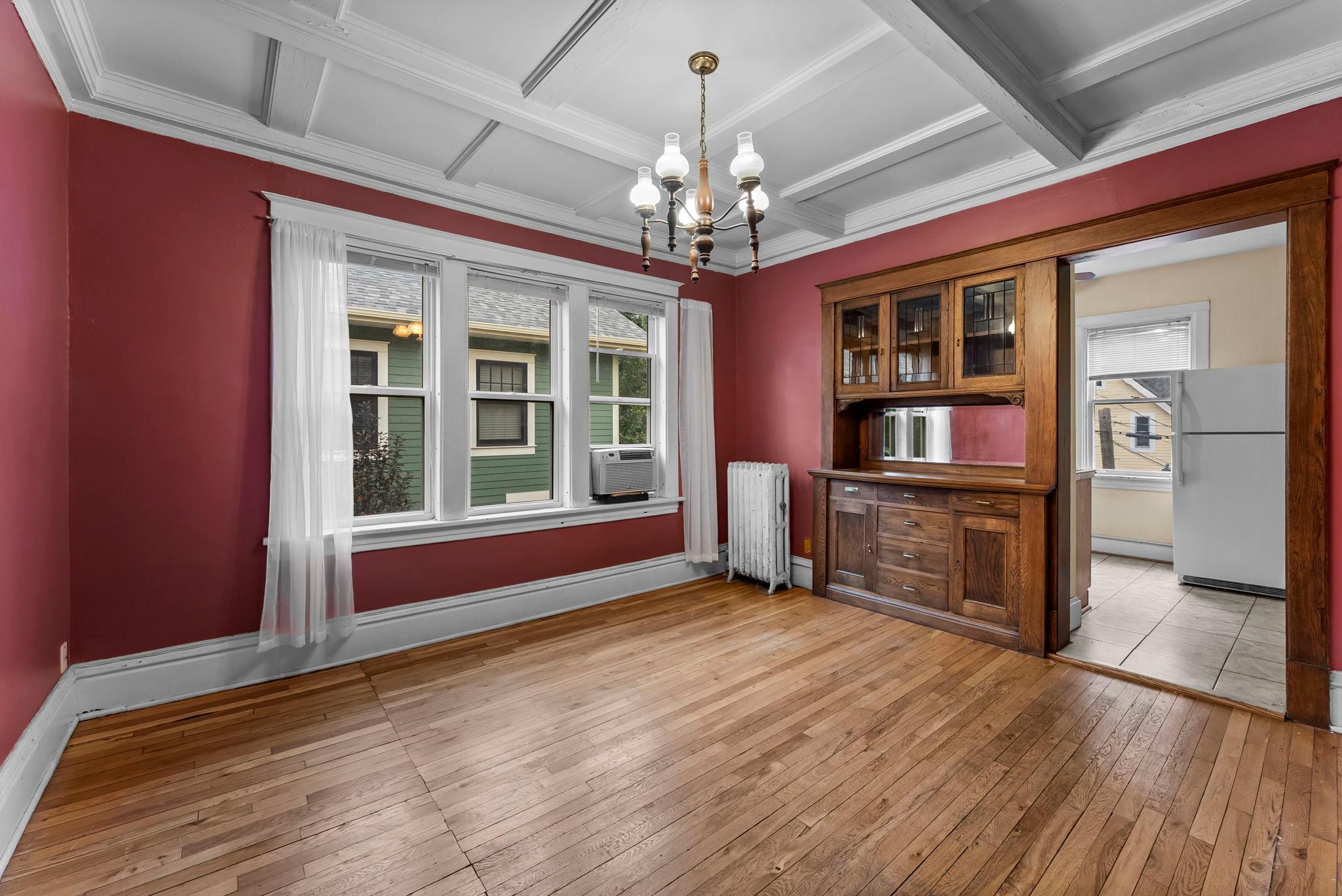 102 Western Avenue N Unit: 4