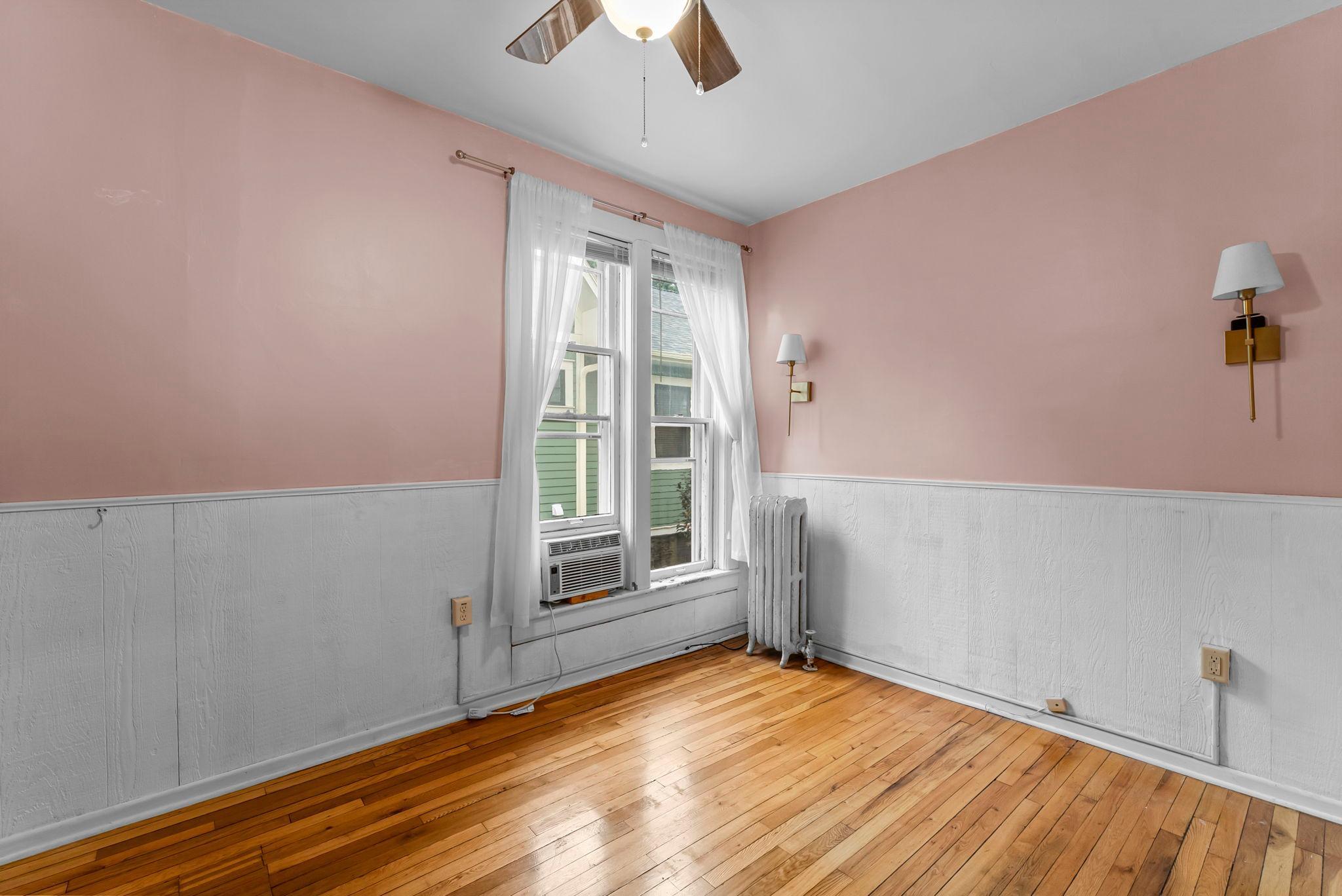 102 Western Avenue N Unit: 4