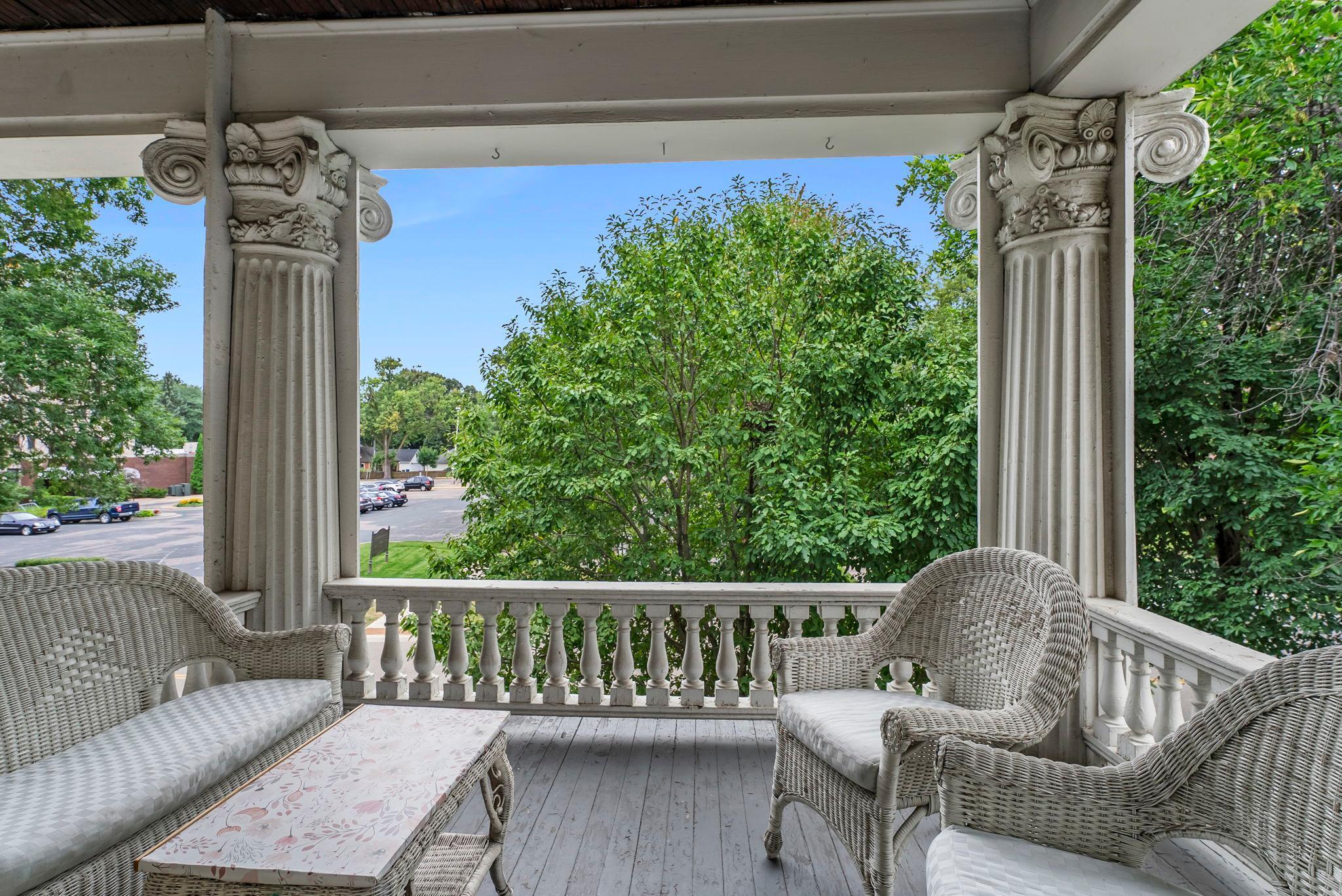 102 Western Avenue N Unit: 4