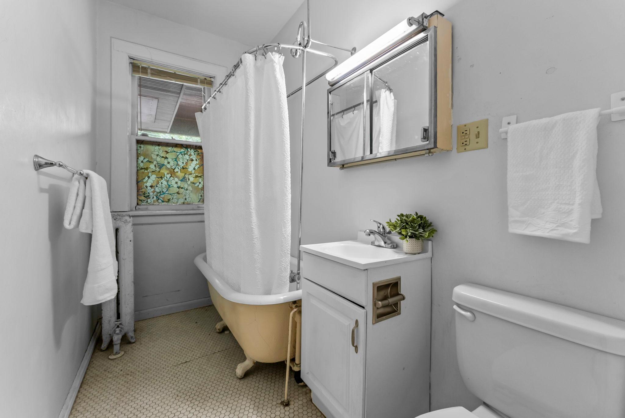 102 Western Avenue N Unit: 4