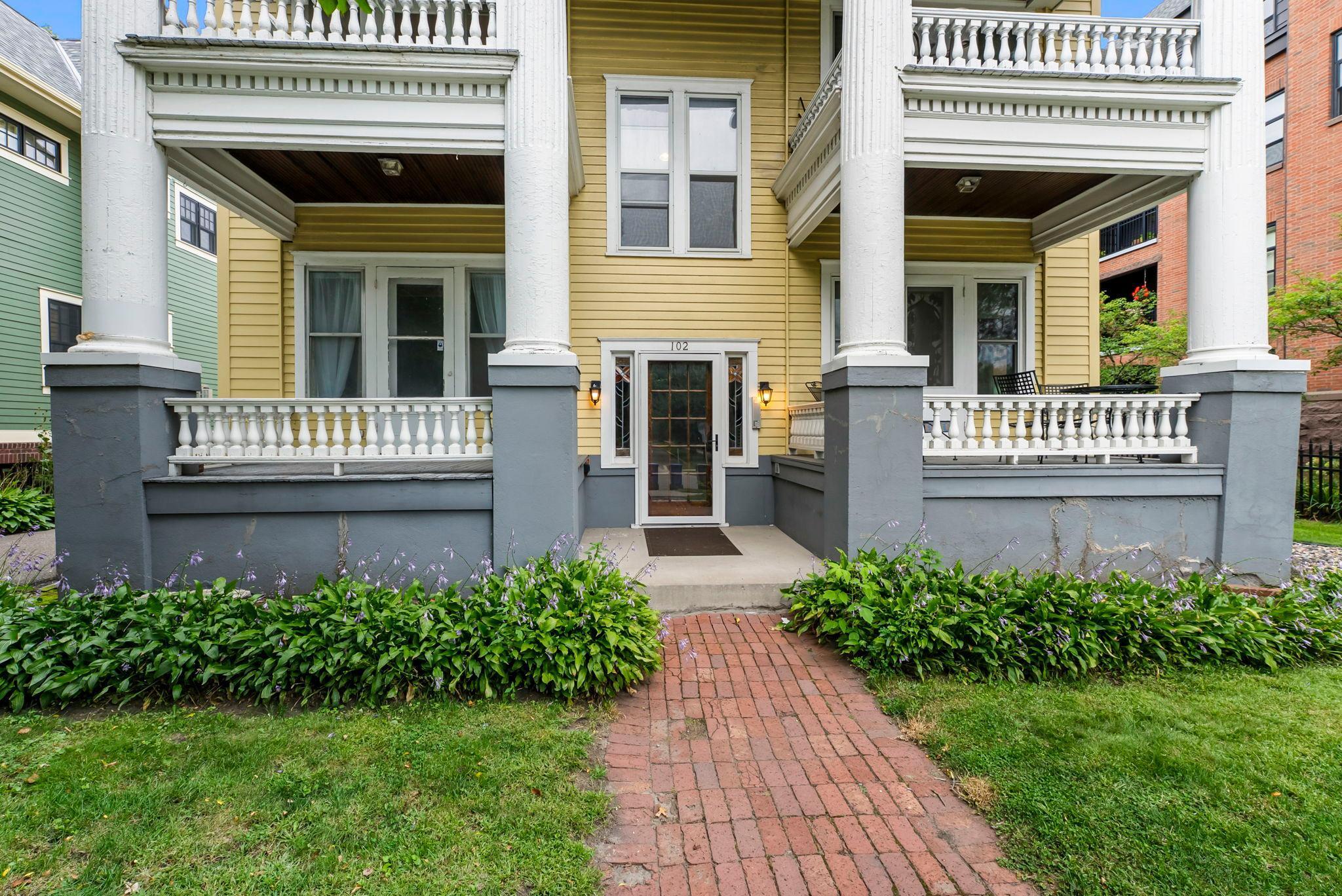 102 Western Avenue N Unit: 4