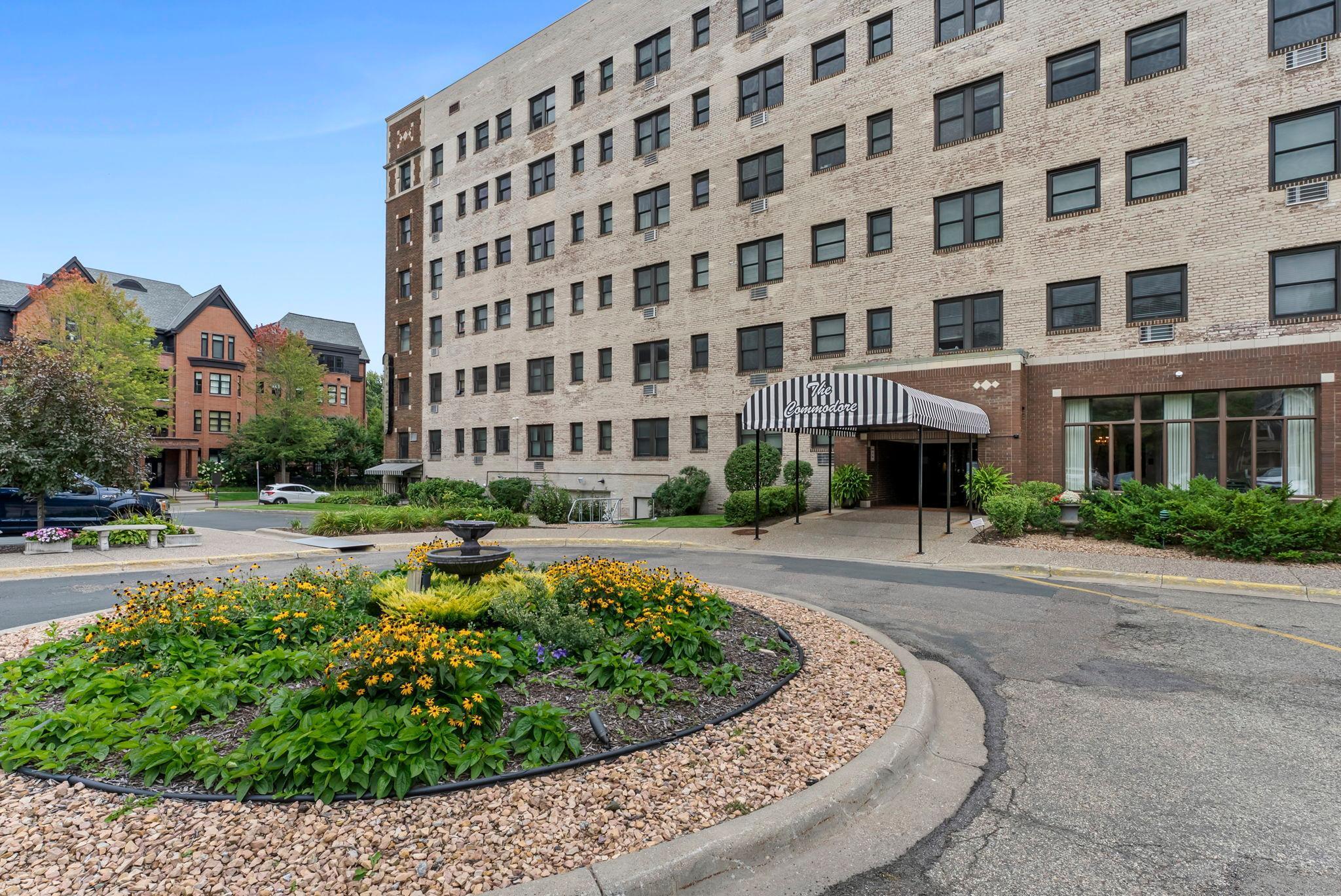 102 Western Avenue N Unit: 4