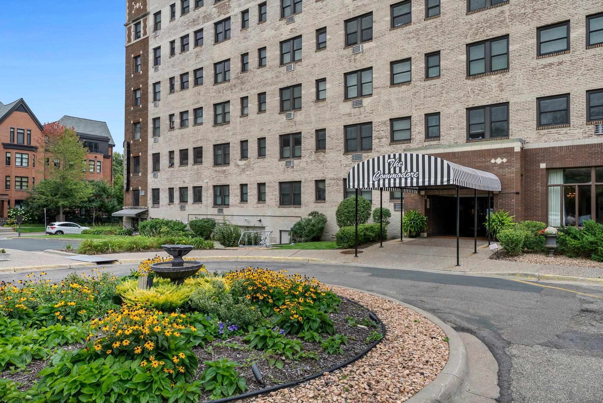 102 Western Avenue N Unit: 4