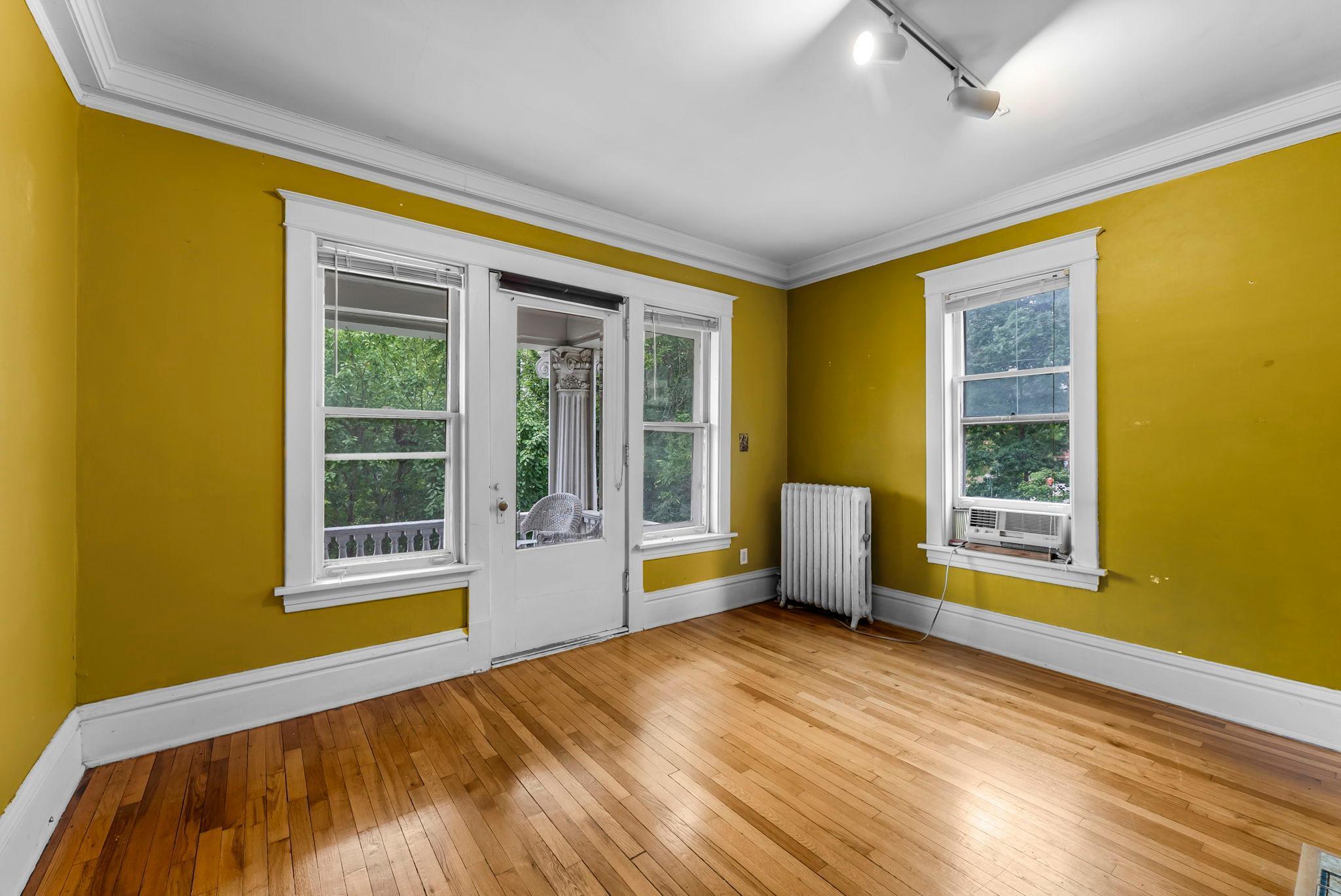 102 Western Avenue N Unit: 4