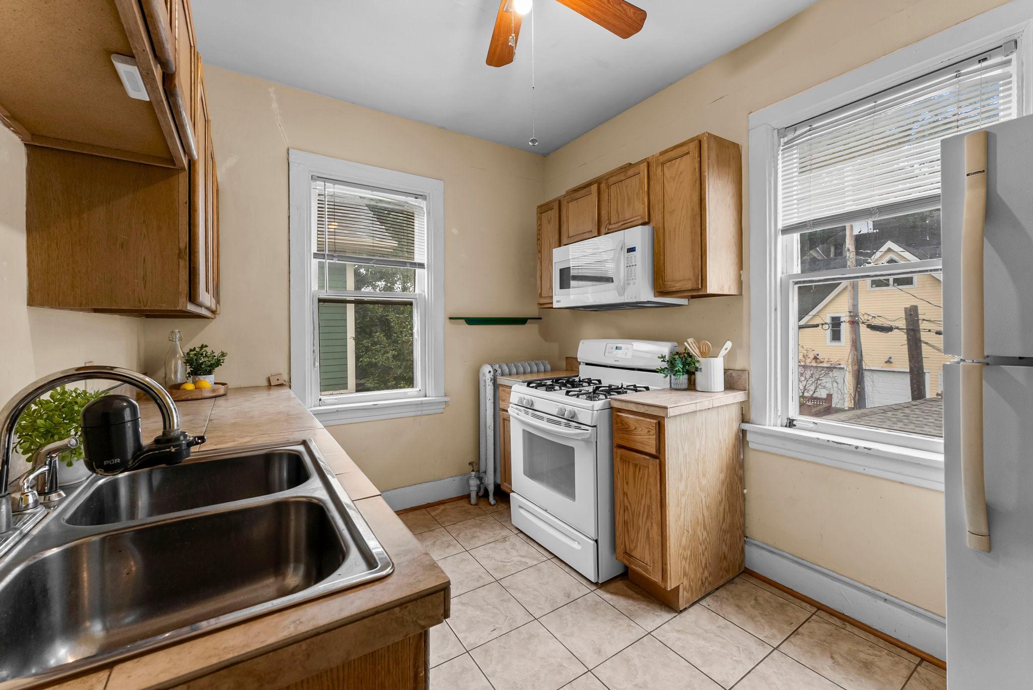 102 Western Avenue N Unit: 4