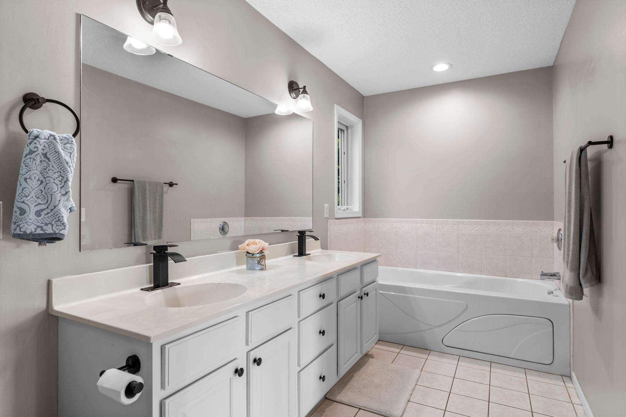 291 Appleblossom Lane E