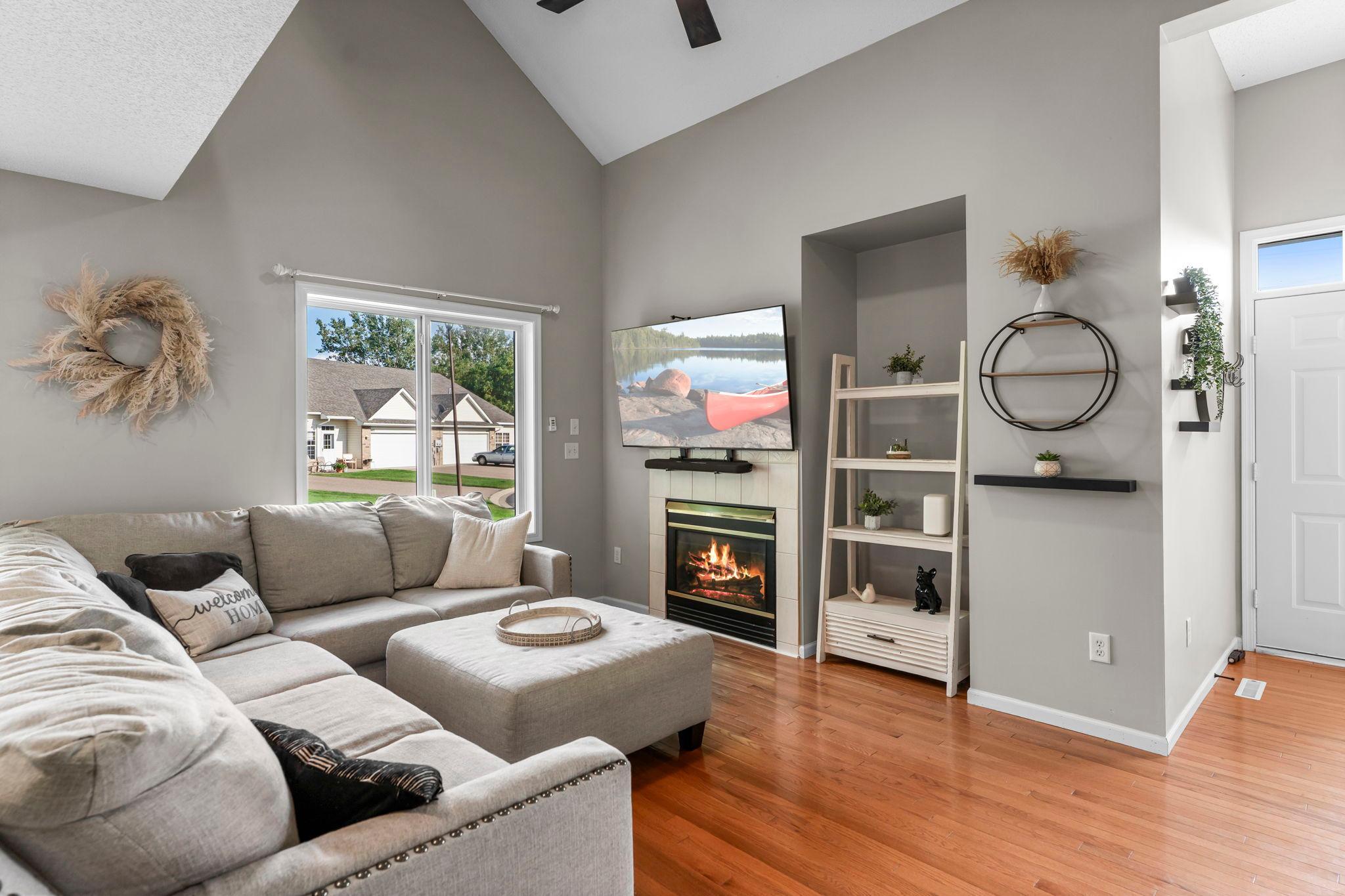 291 Appleblossom Lane E