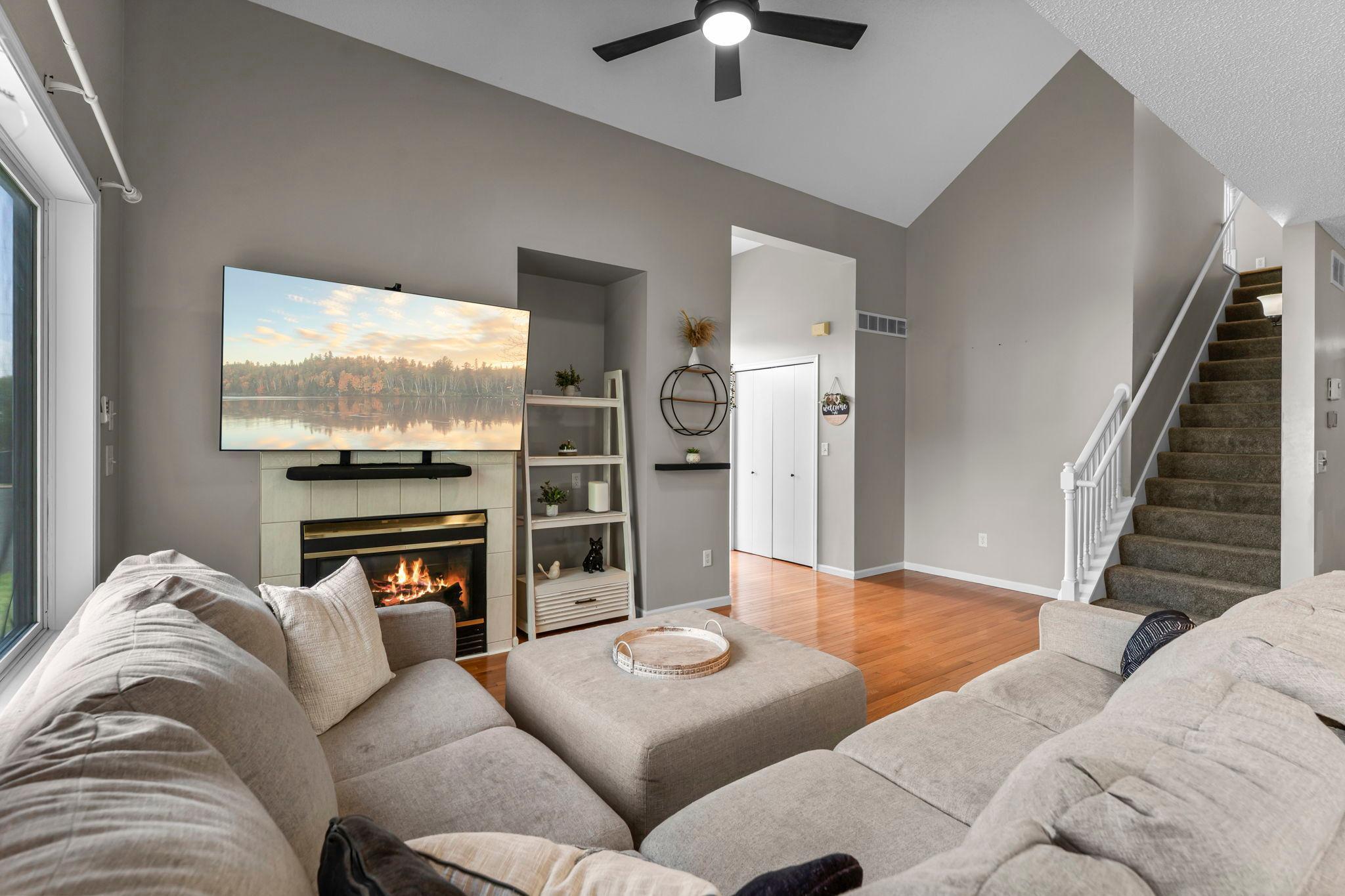 291 Appleblossom Lane E