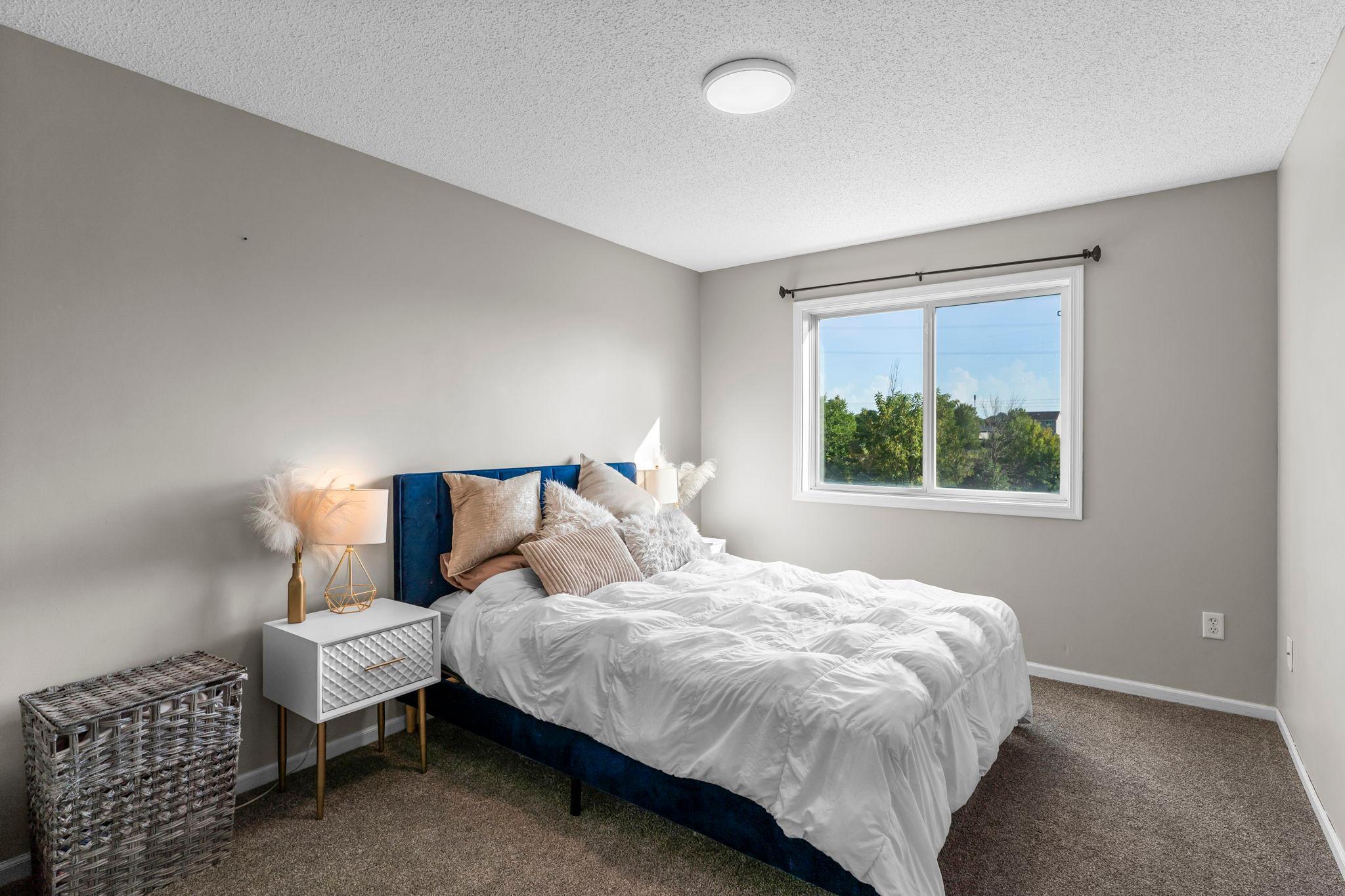 291 Appleblossom Lane E