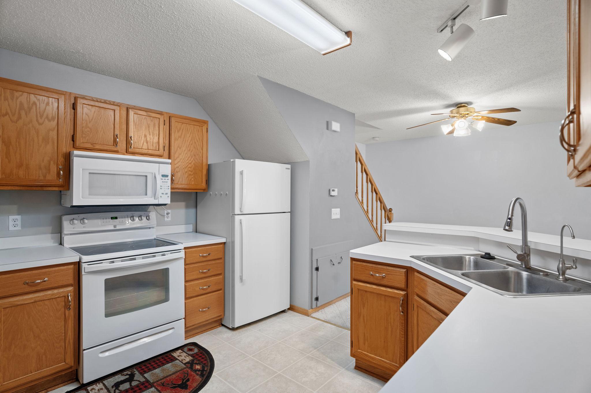 10045 Russell Avenue N Unit: 11