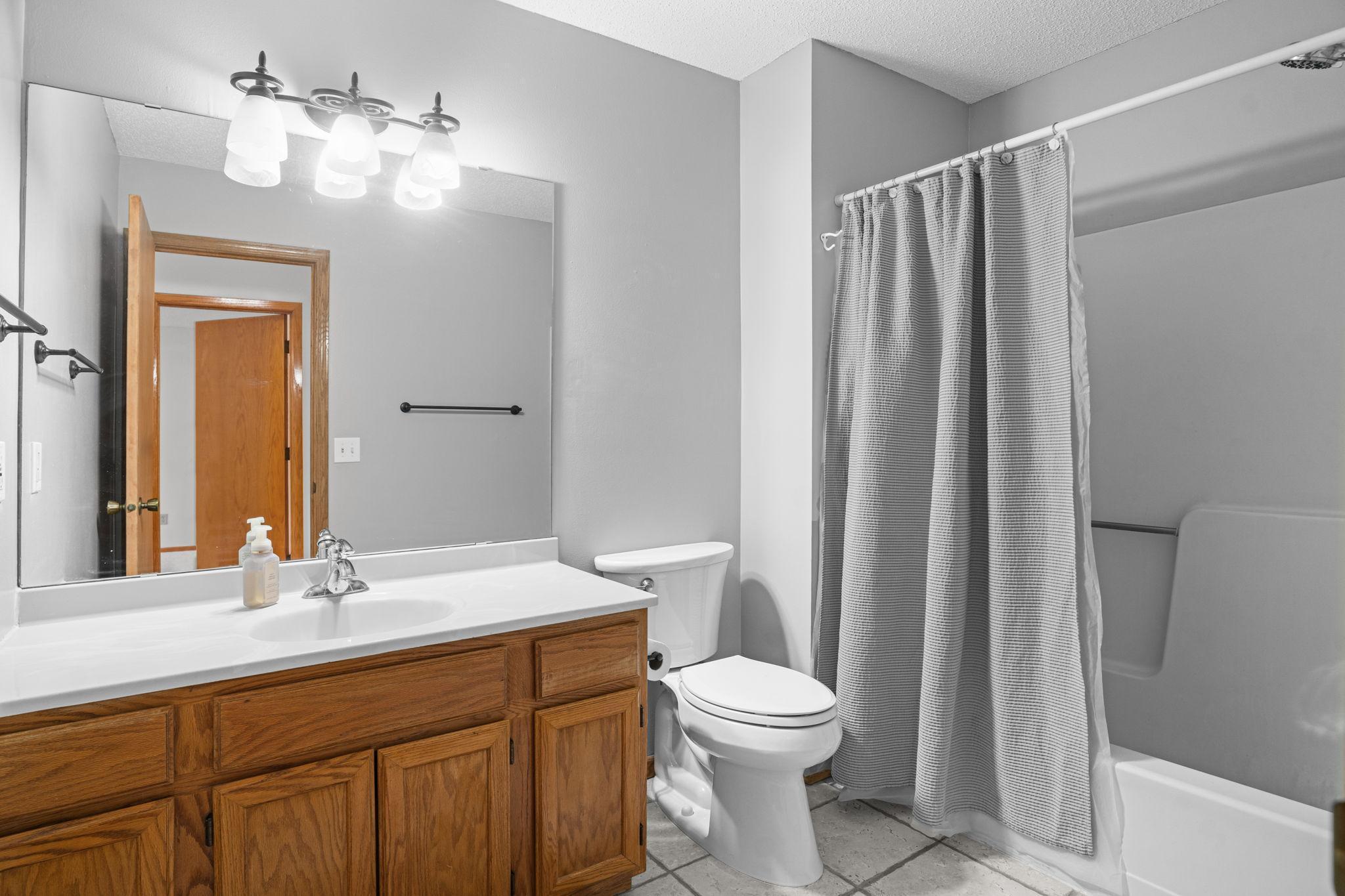 10045 Russell Avenue N Unit: 11