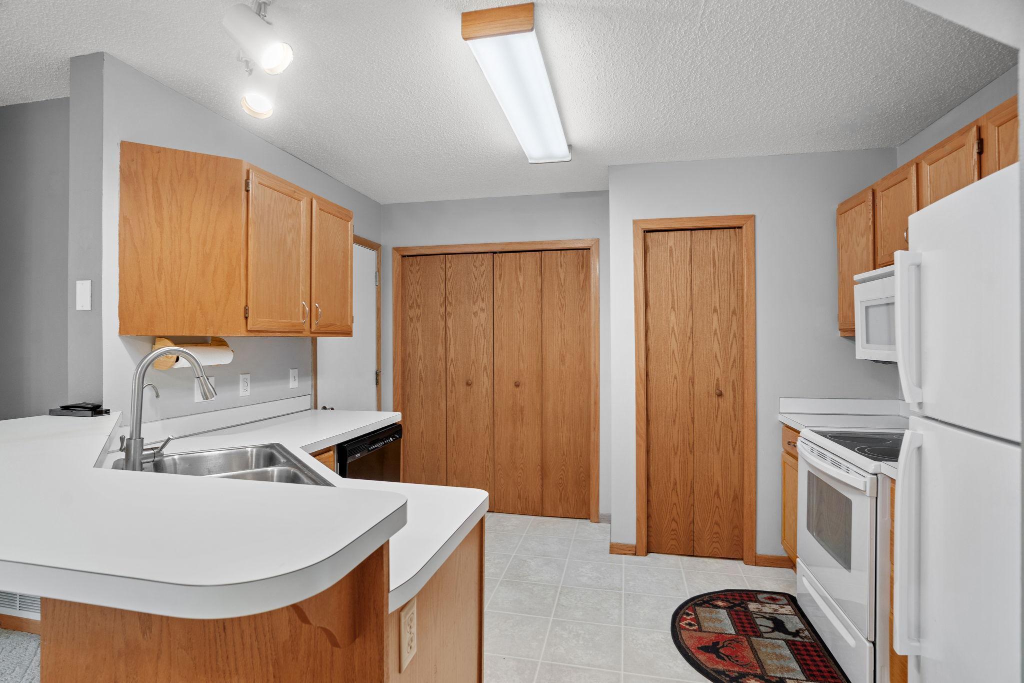 10045 Russell Avenue N Unit: 11