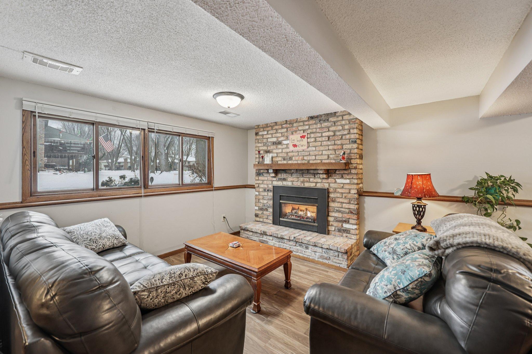 3806 Brookdale Circle N