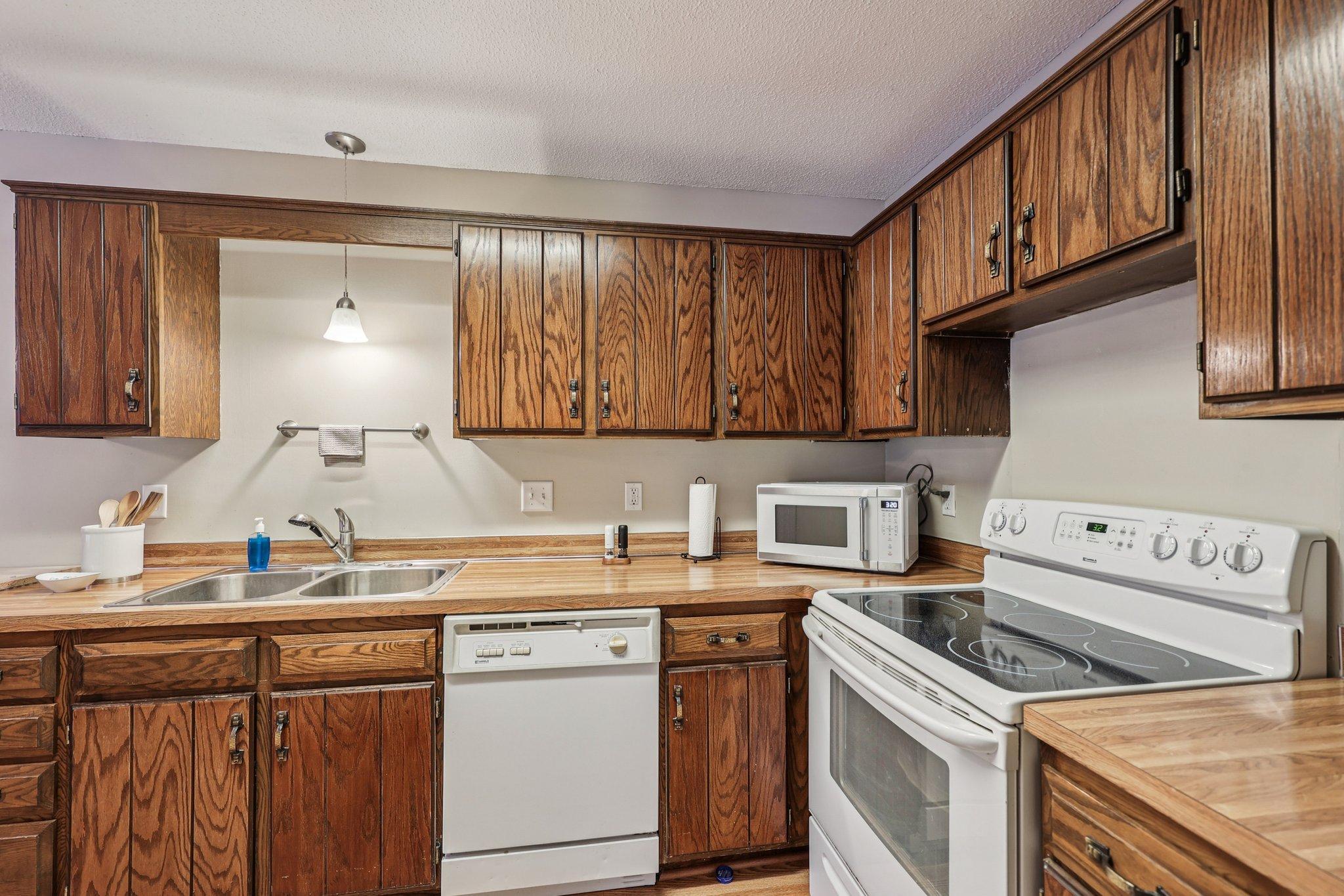 3806 Brookdale Circle N