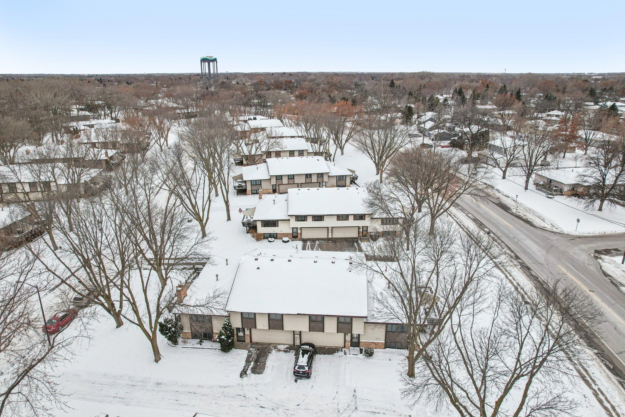 3806 Brookdale Circle N