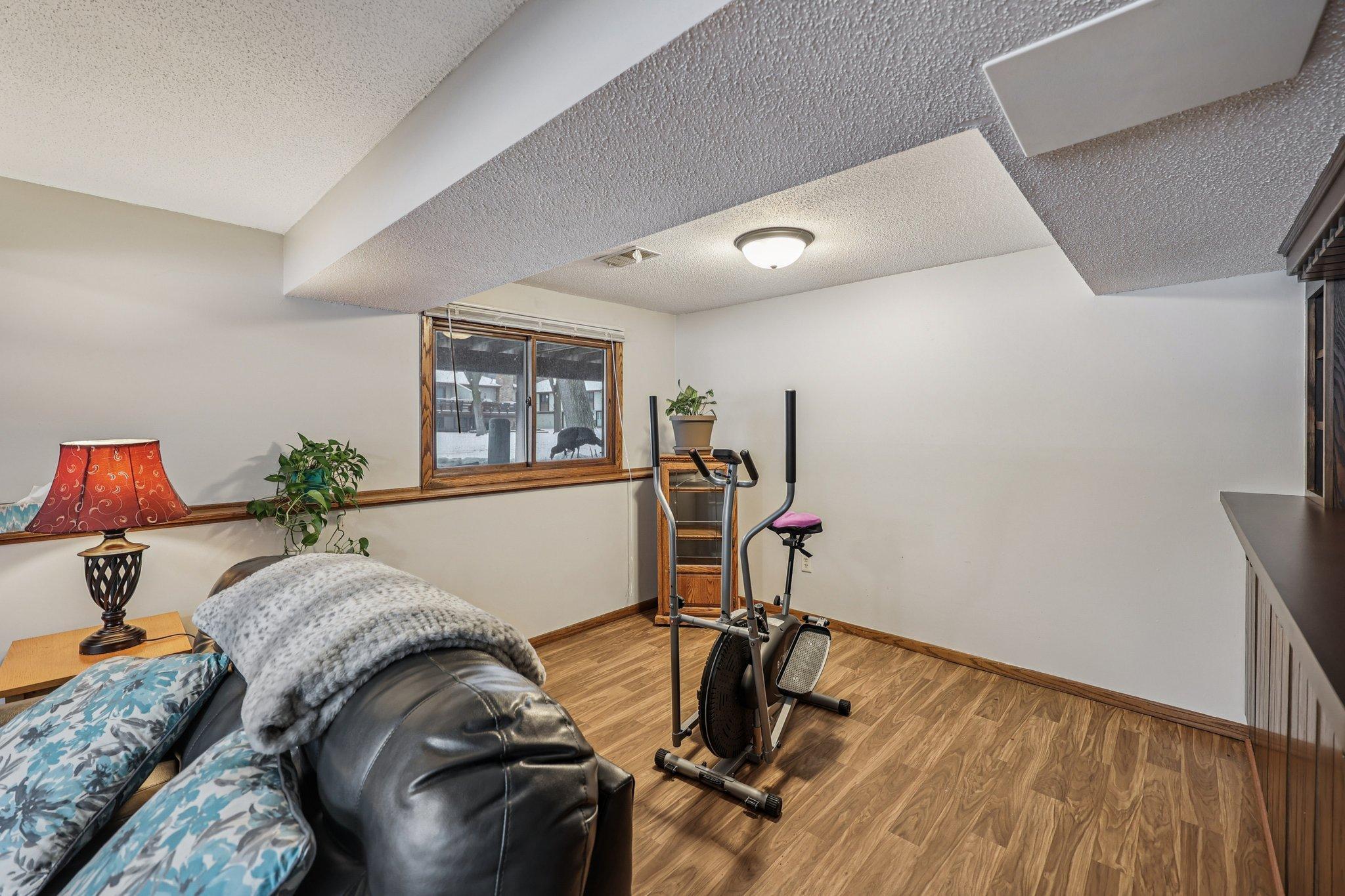 3806 Brookdale Circle N