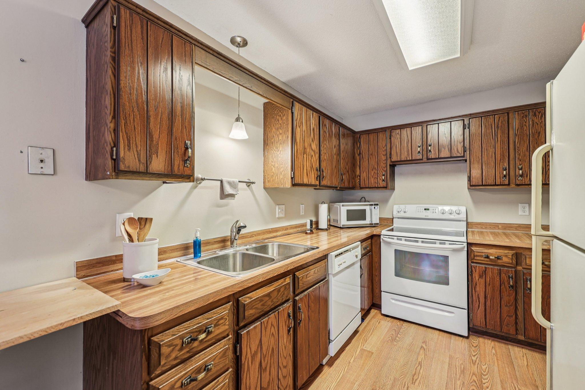 3806 Brookdale Circle N