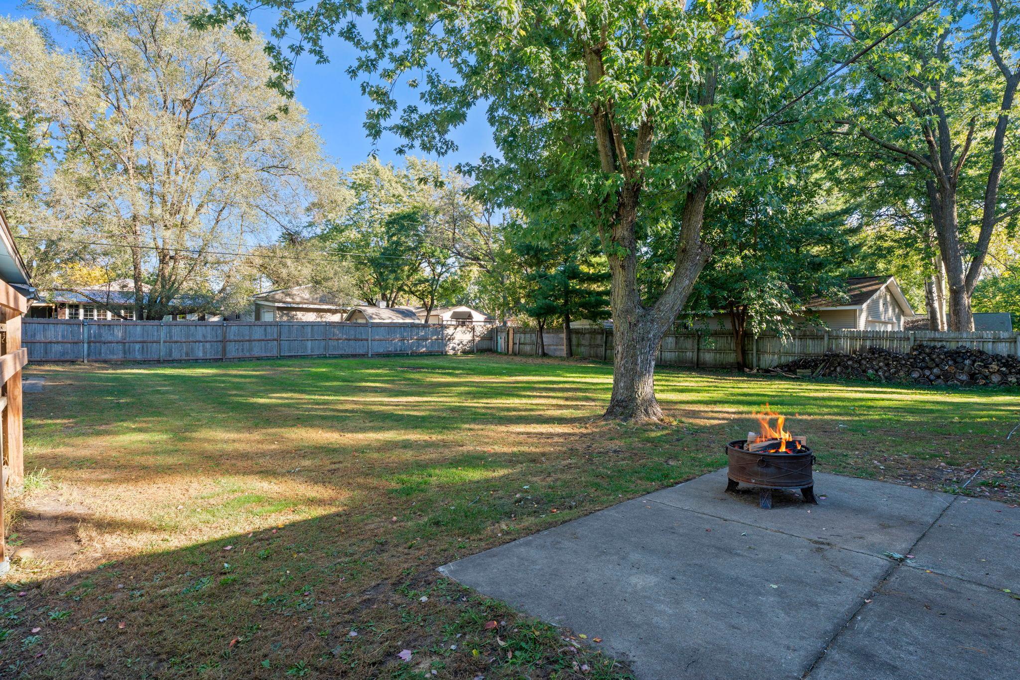 9931 Larch Street NW