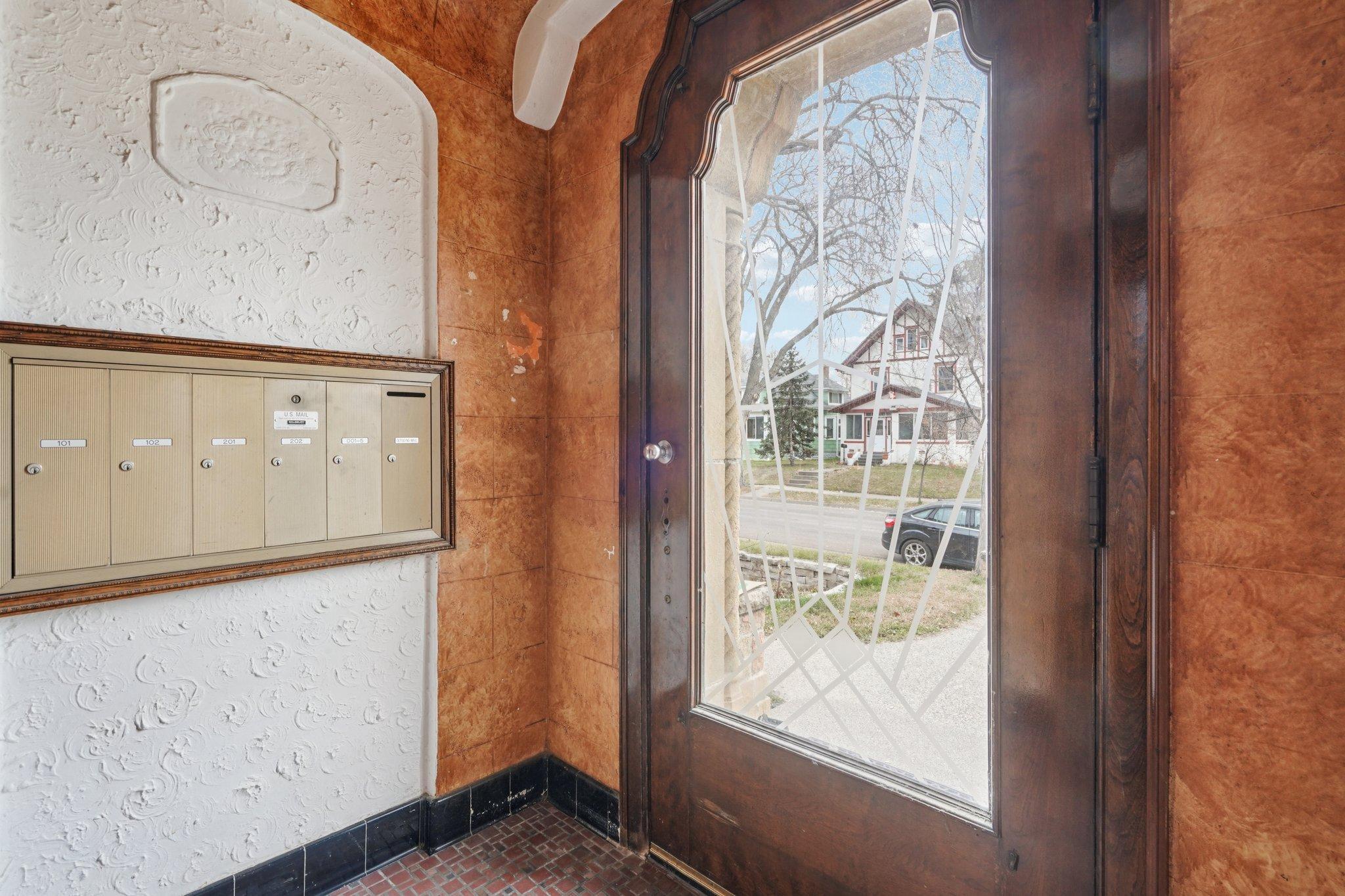 3248 Emerson Avenue S Unit: 1