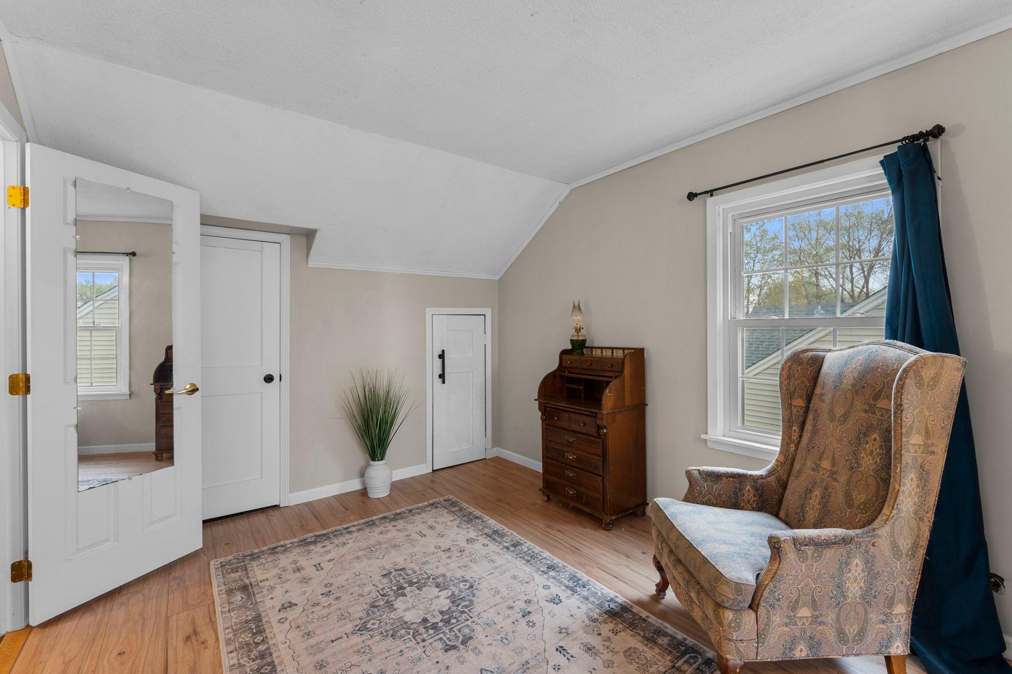 1708 W 5th Street