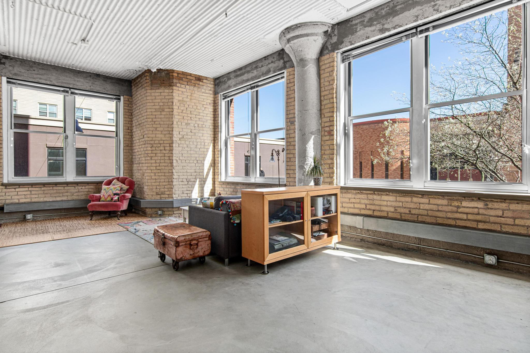225 9th Street E Unit: 109