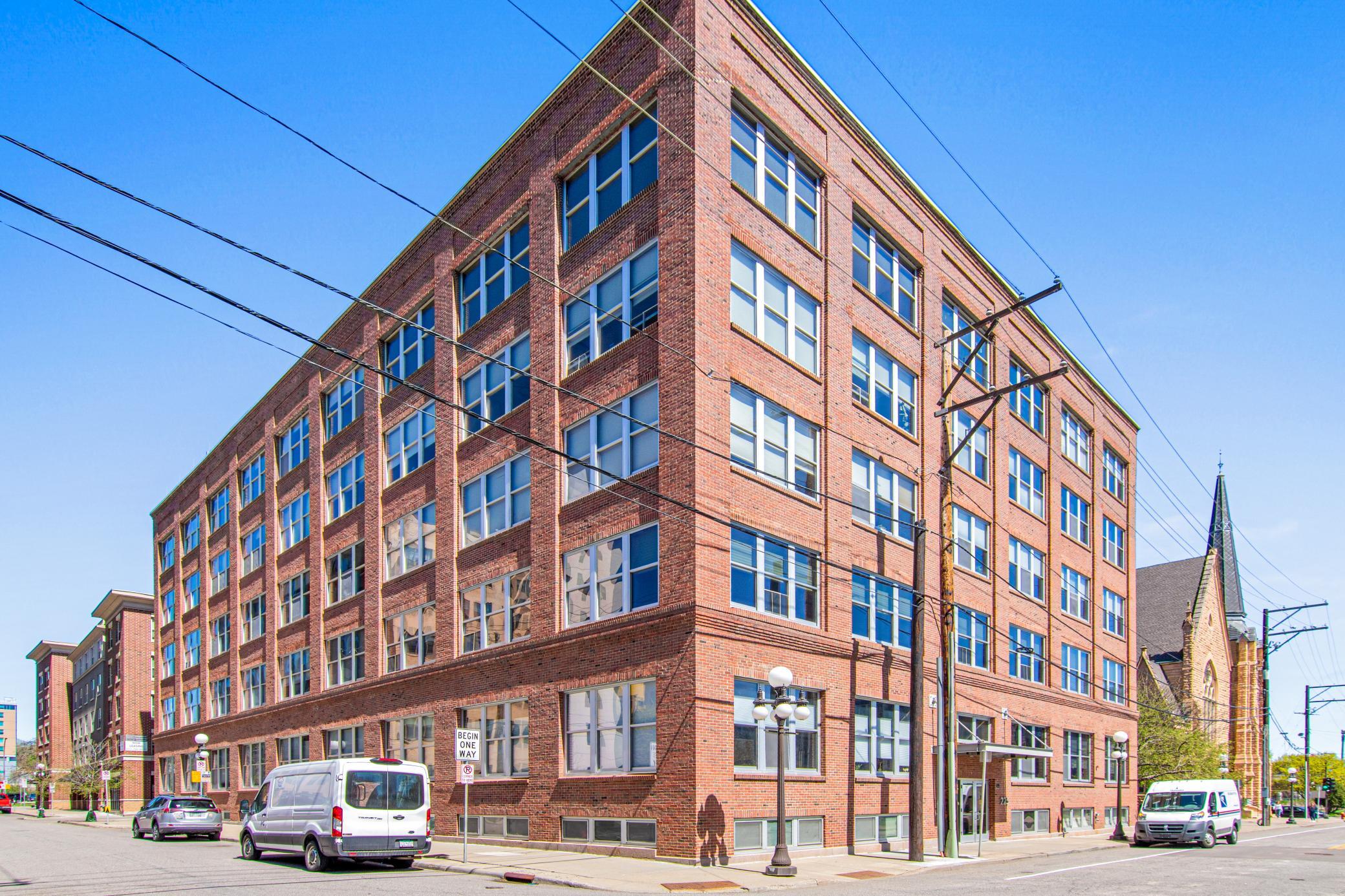 225 9th Street E Unit: 109