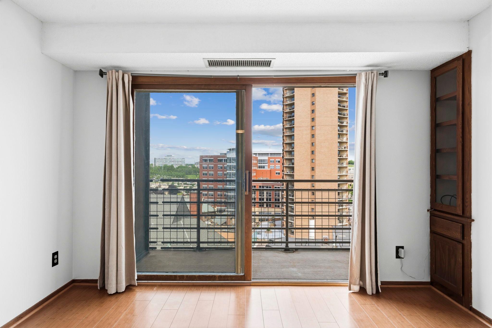 66 9th Street E Unit: 1614