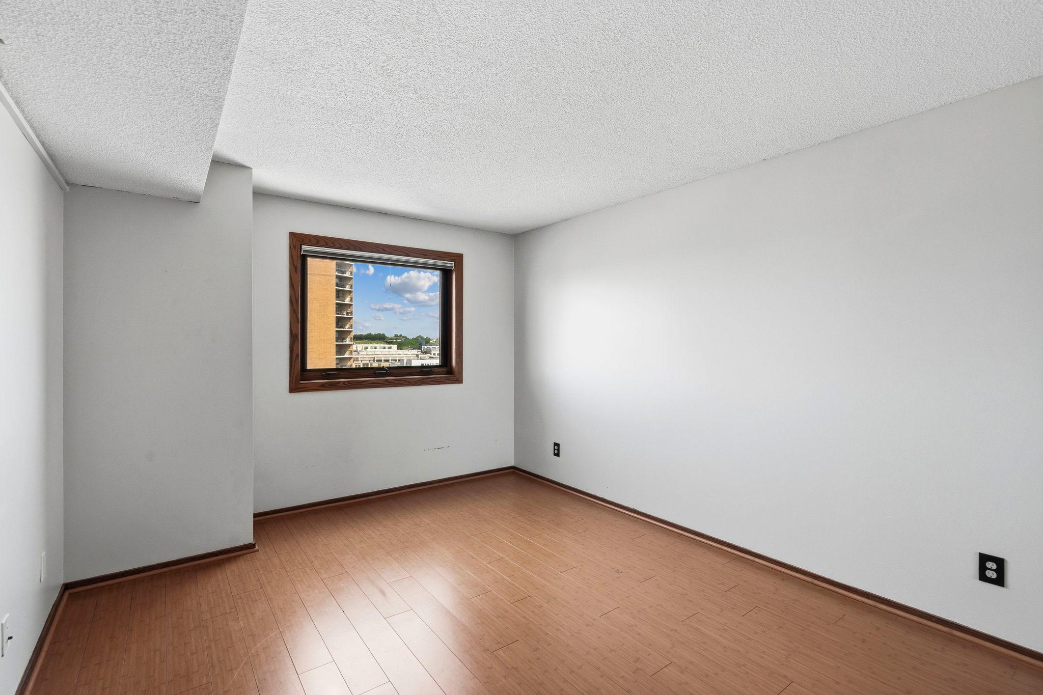66 9th Street E Unit: 1614