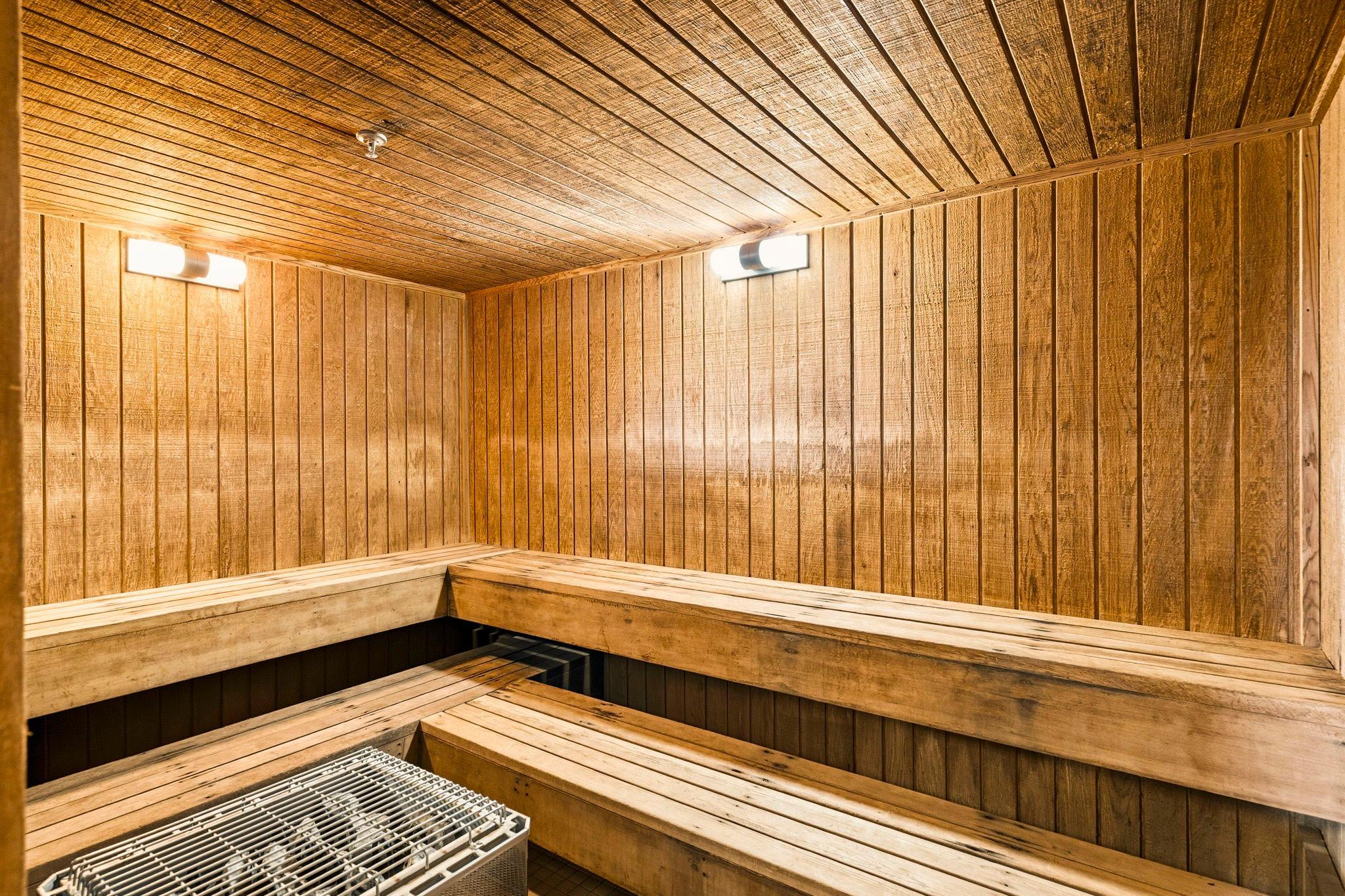 66 9th Street E Unit: 1614