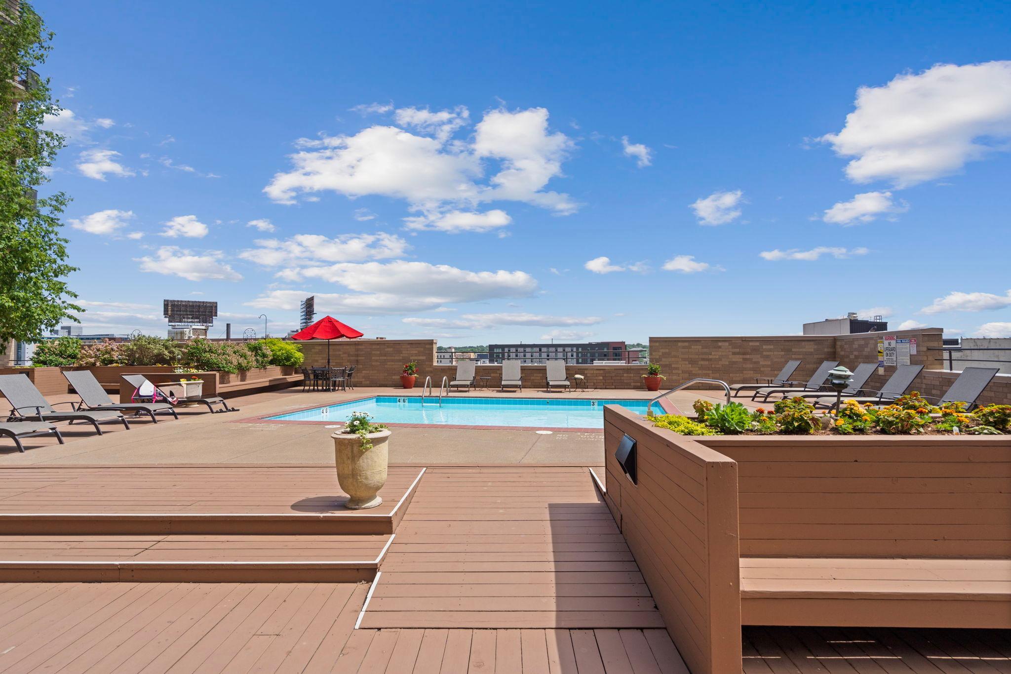 66 9th Street E Unit: 1614