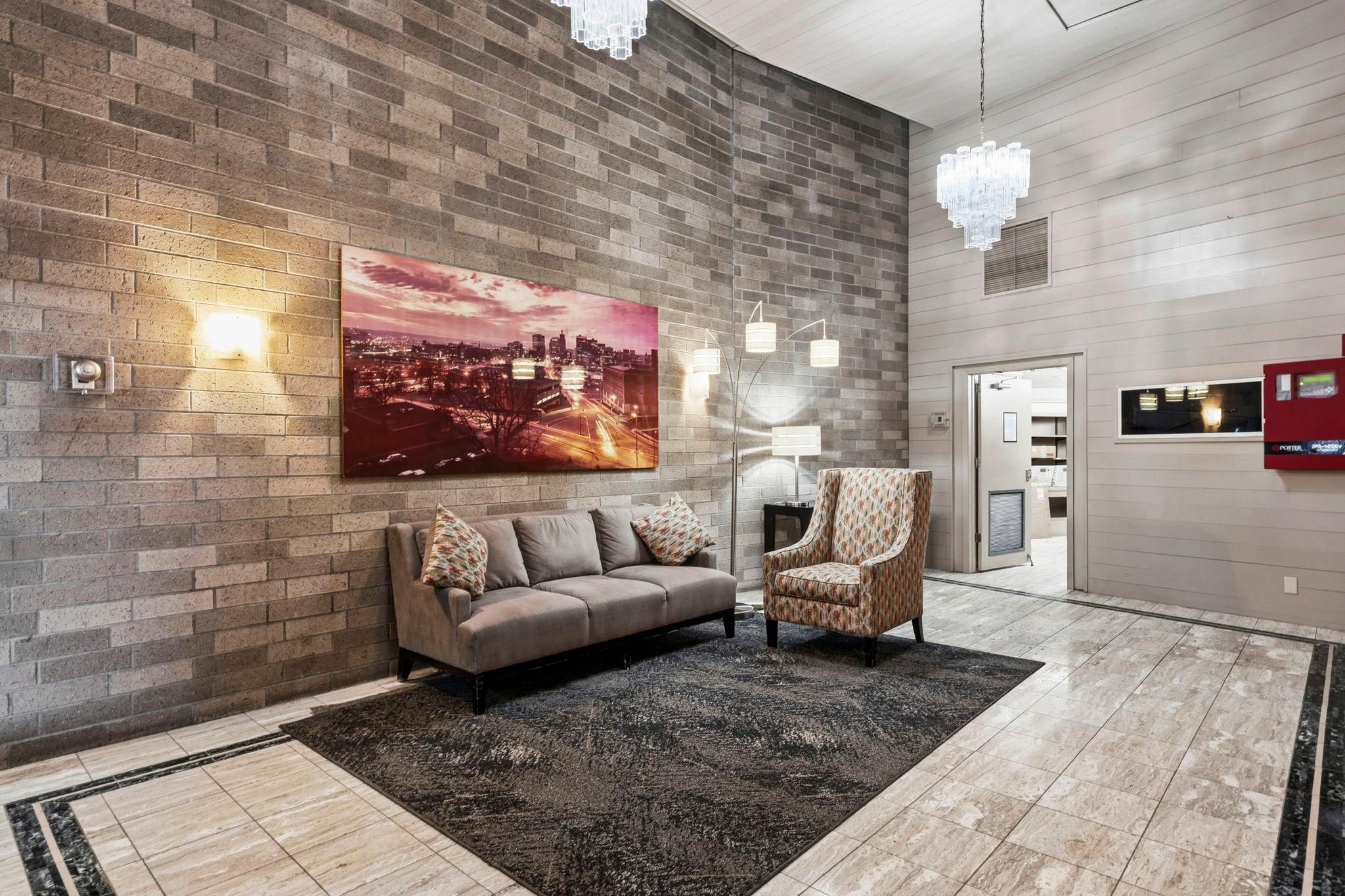 66 9th Street E Unit: 1614