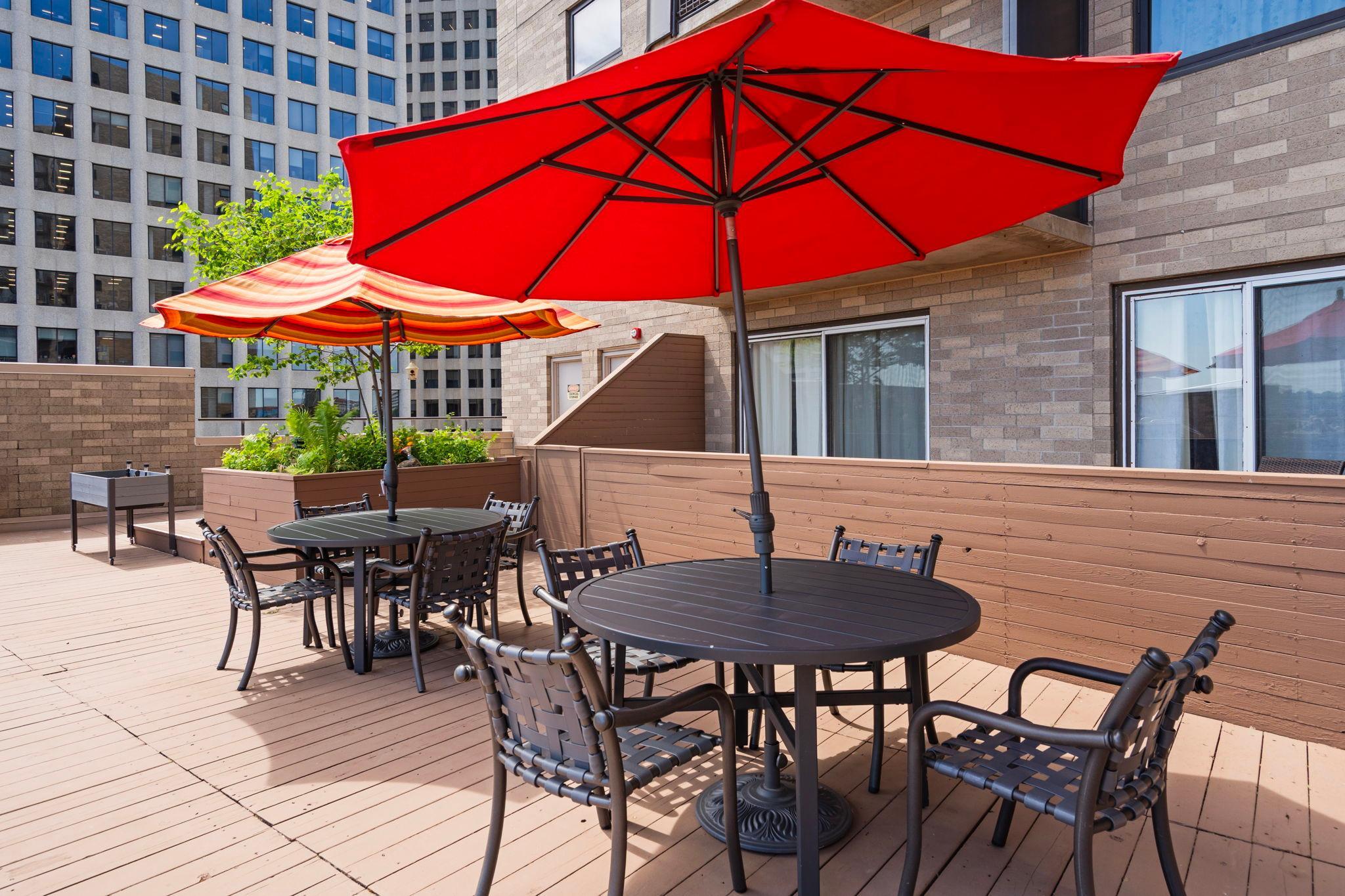 66 9th Street E Unit: 1614