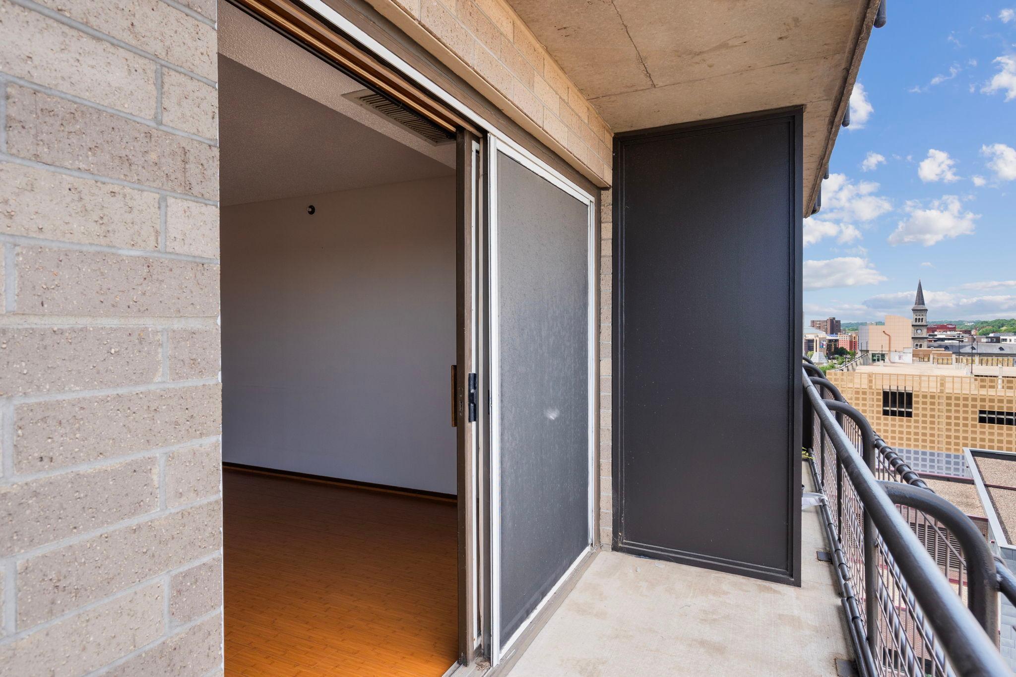 66 9th Street E Unit: 1614