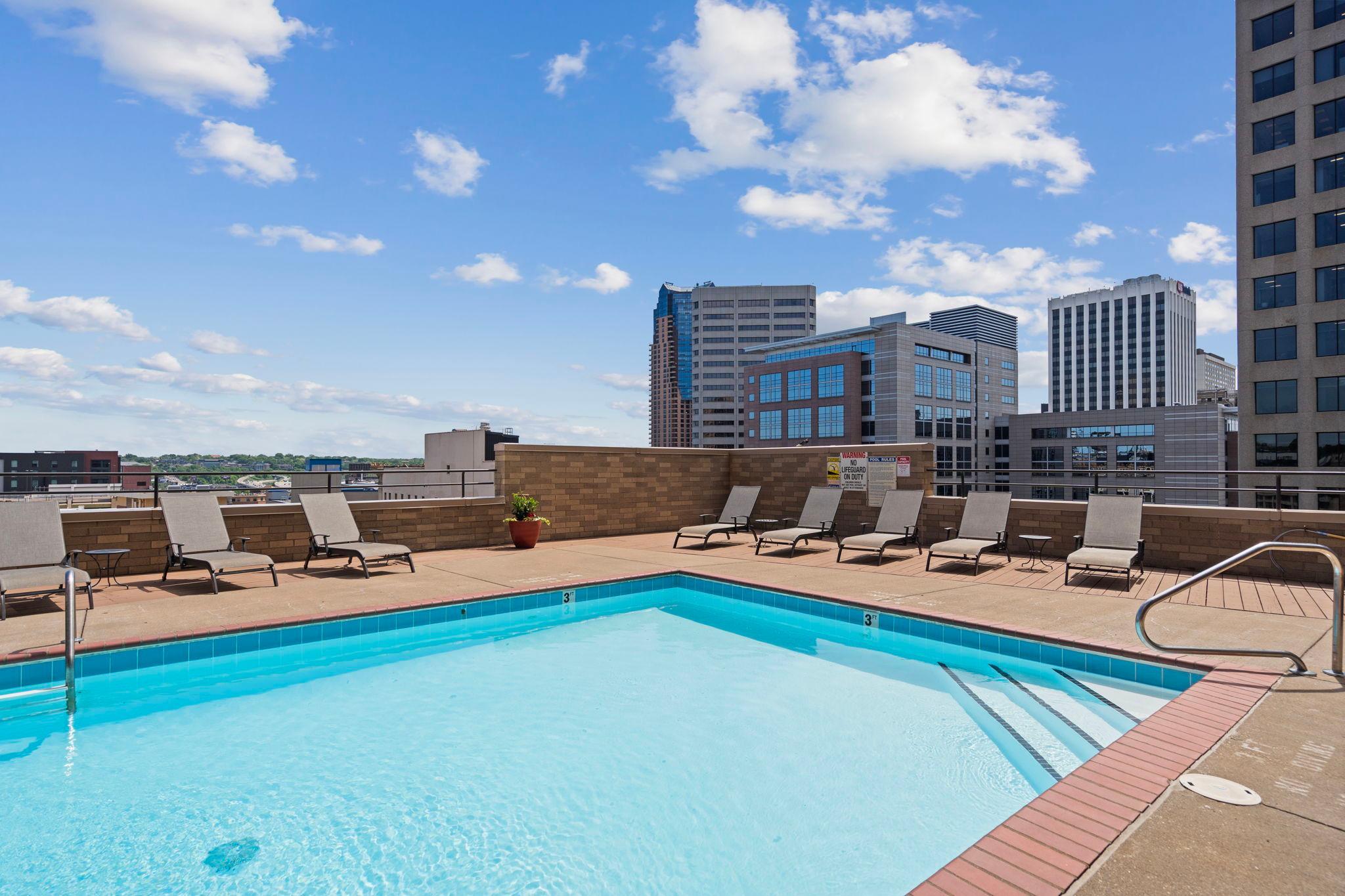 66 9th Street E Unit: 1614