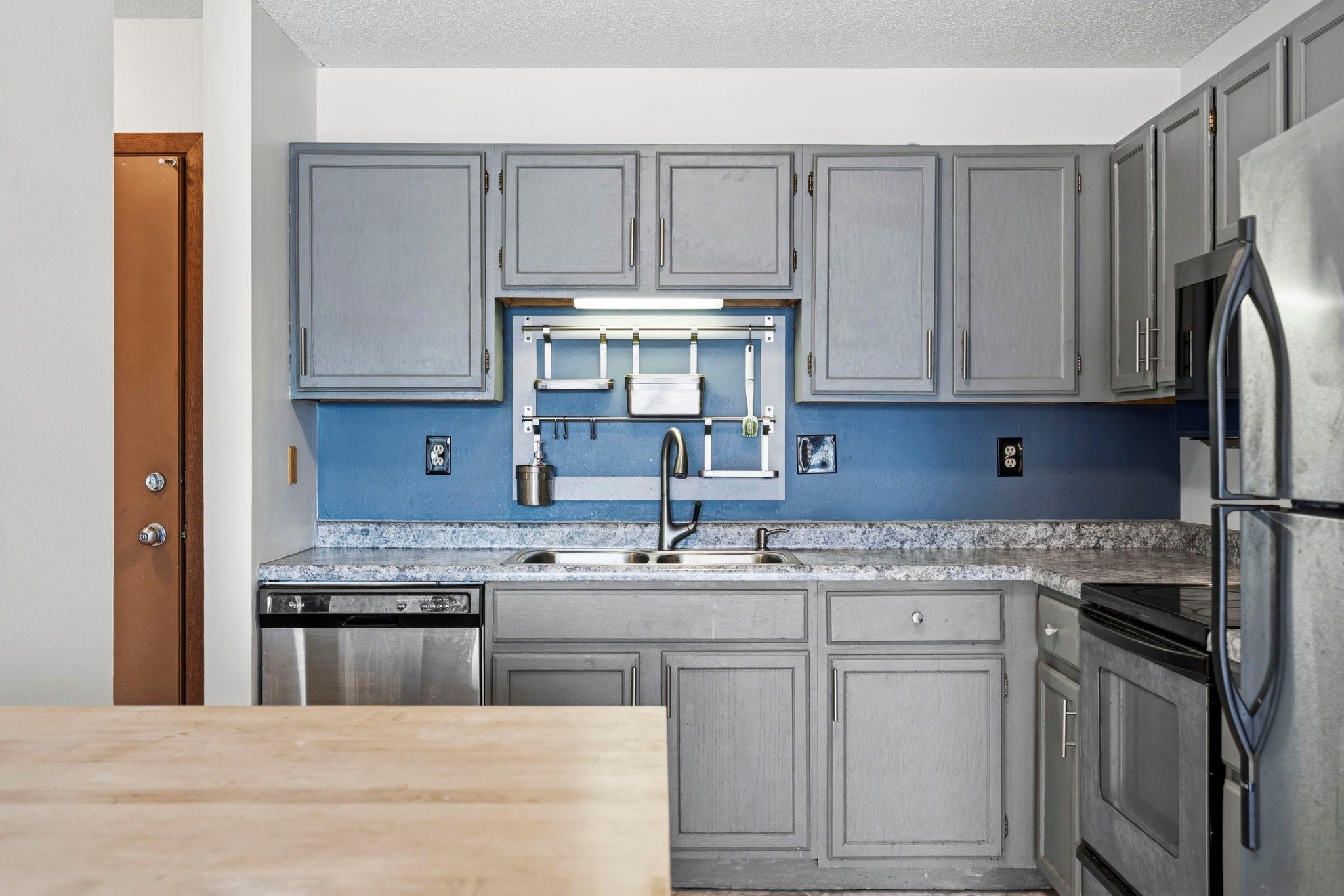 66 9th Street E Unit: 1614