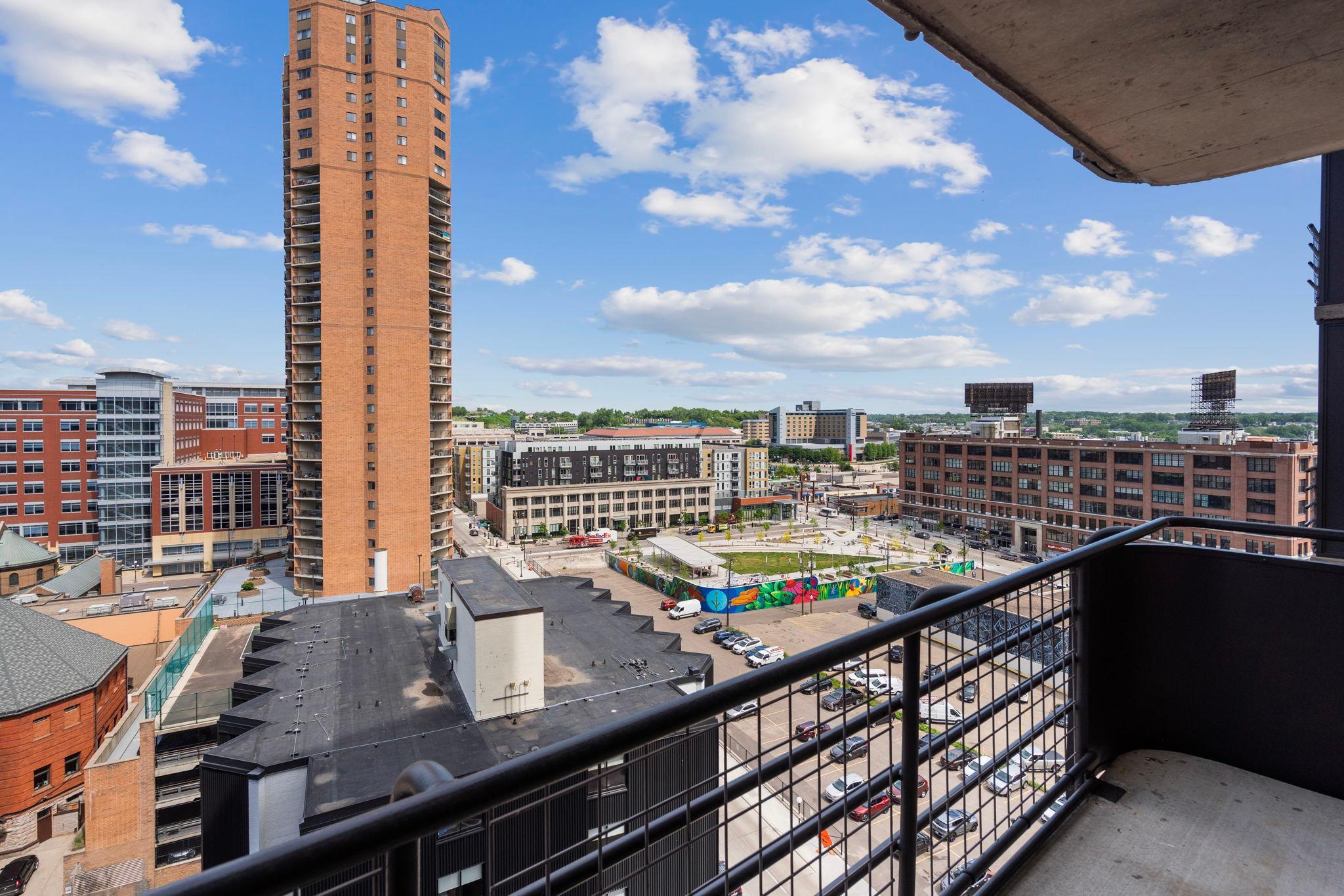 66 9th Street E Unit: 1614