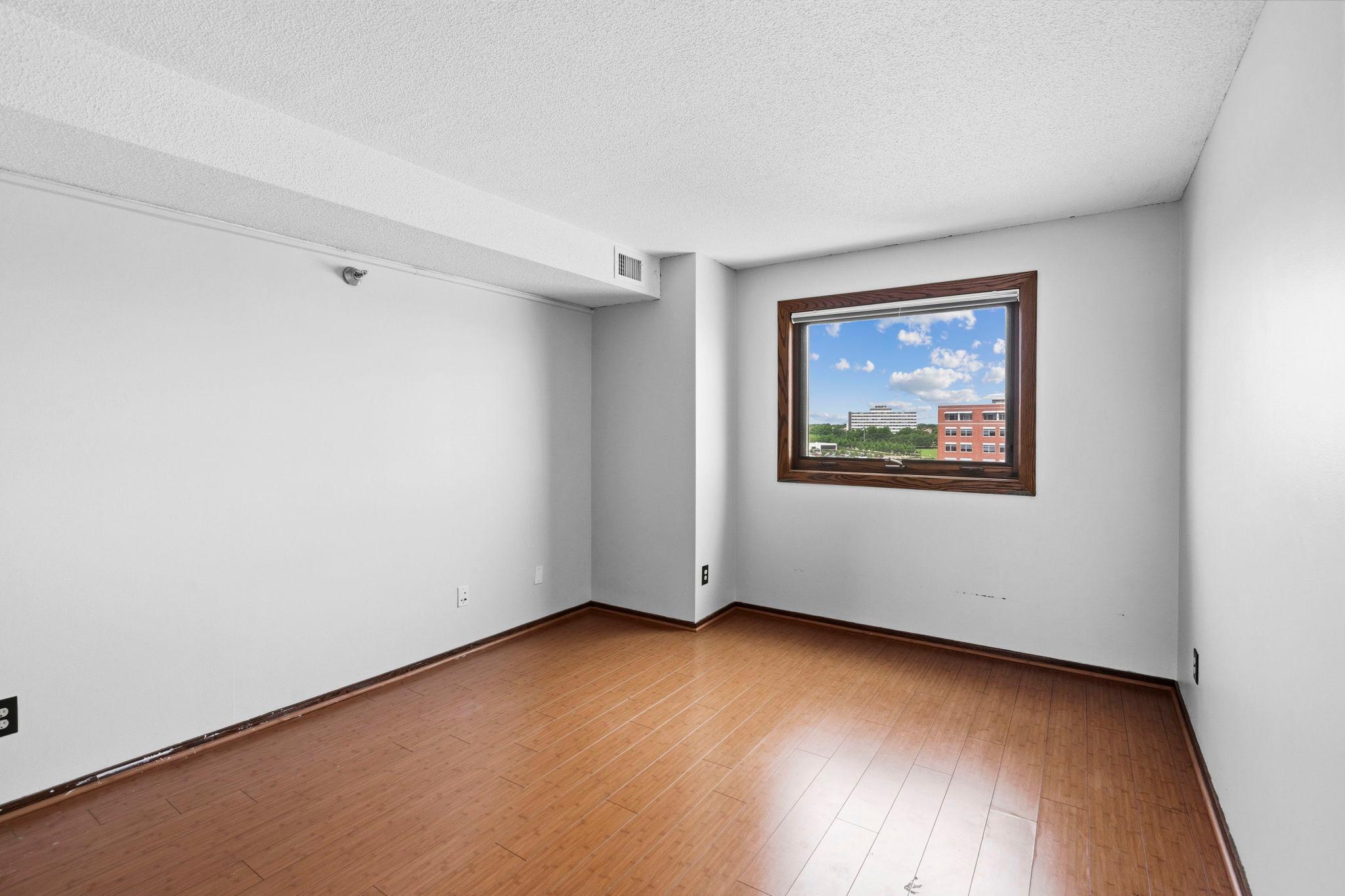 66 9th Street E Unit: 1614