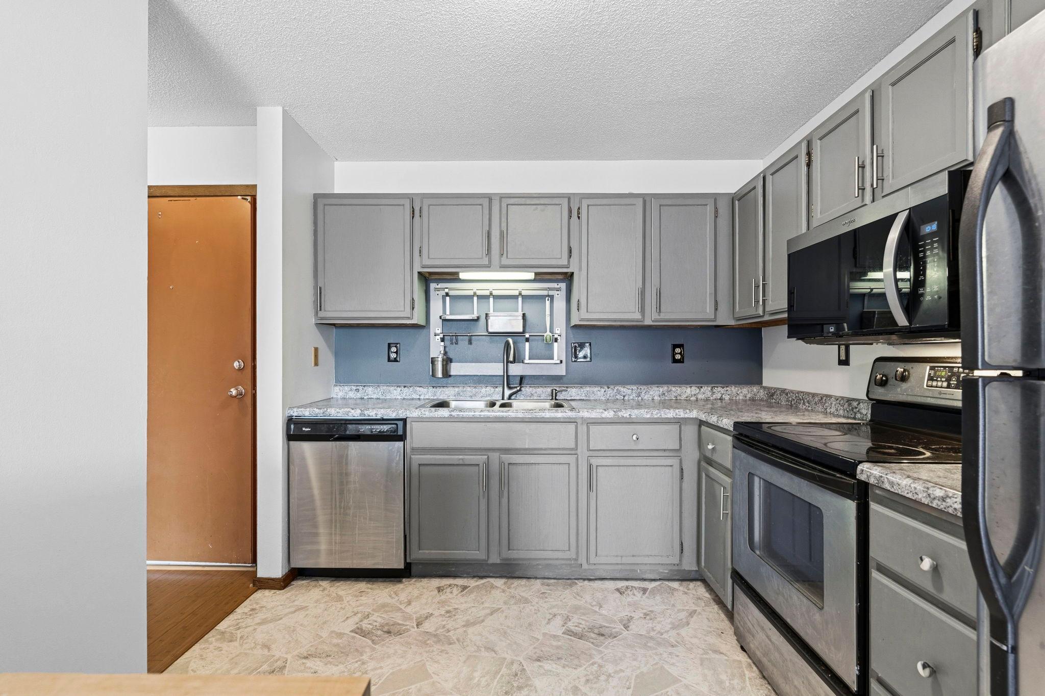 66 9th Street E Unit: 1614