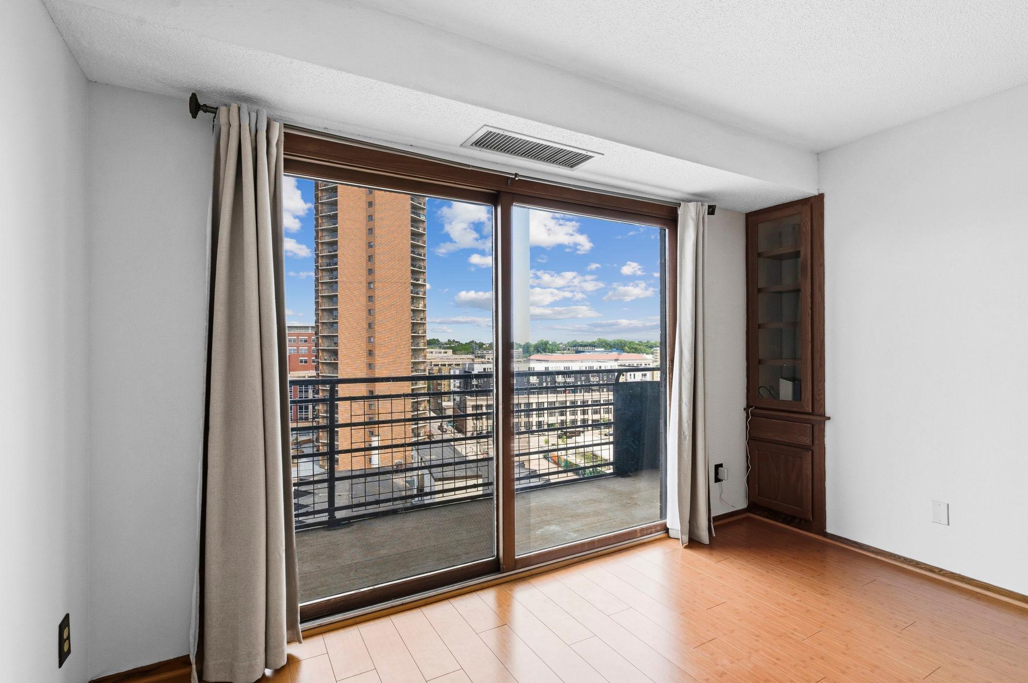 66 9th Street E Unit: 1614