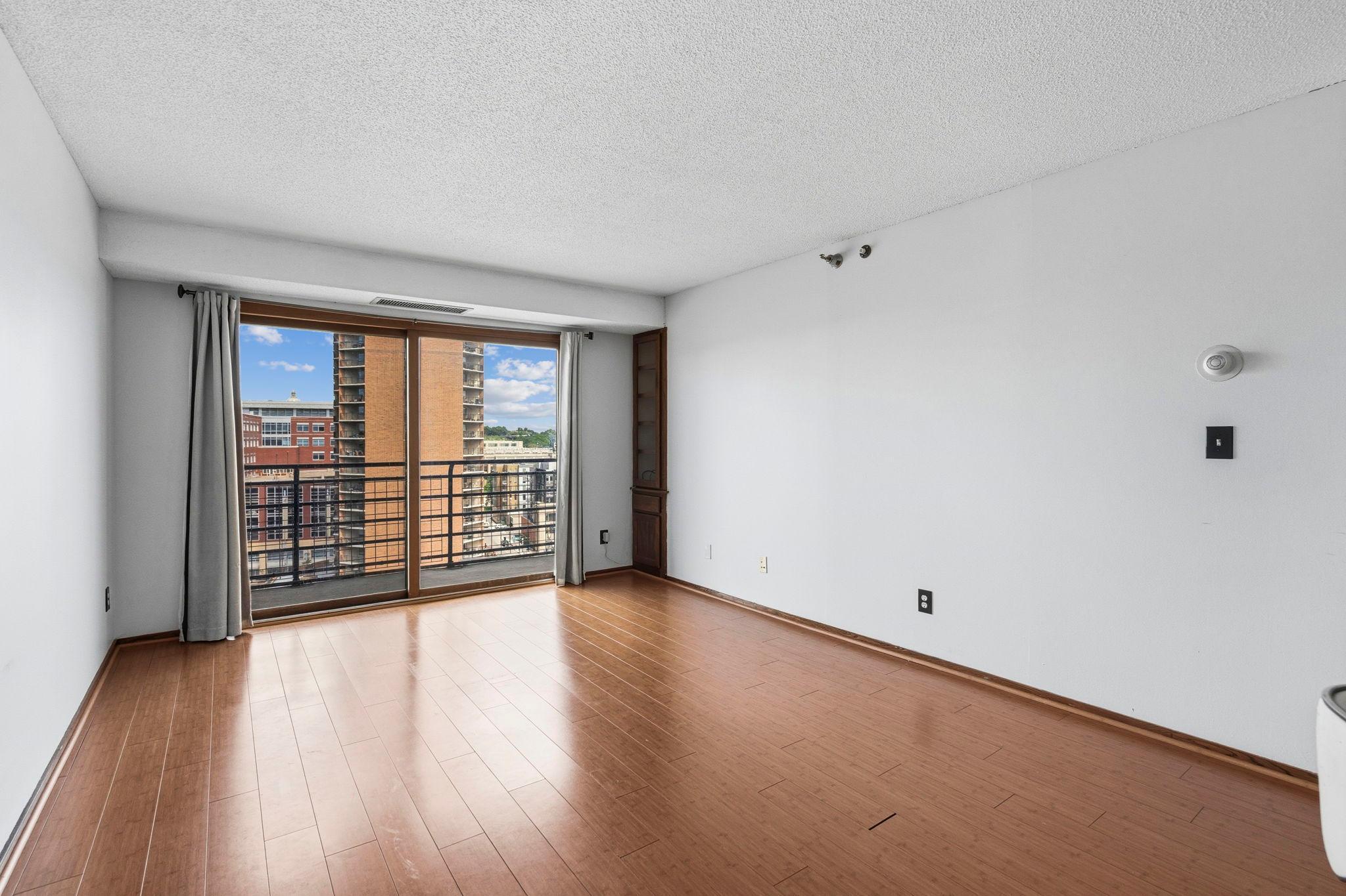 66 9th Street E Unit: 1614