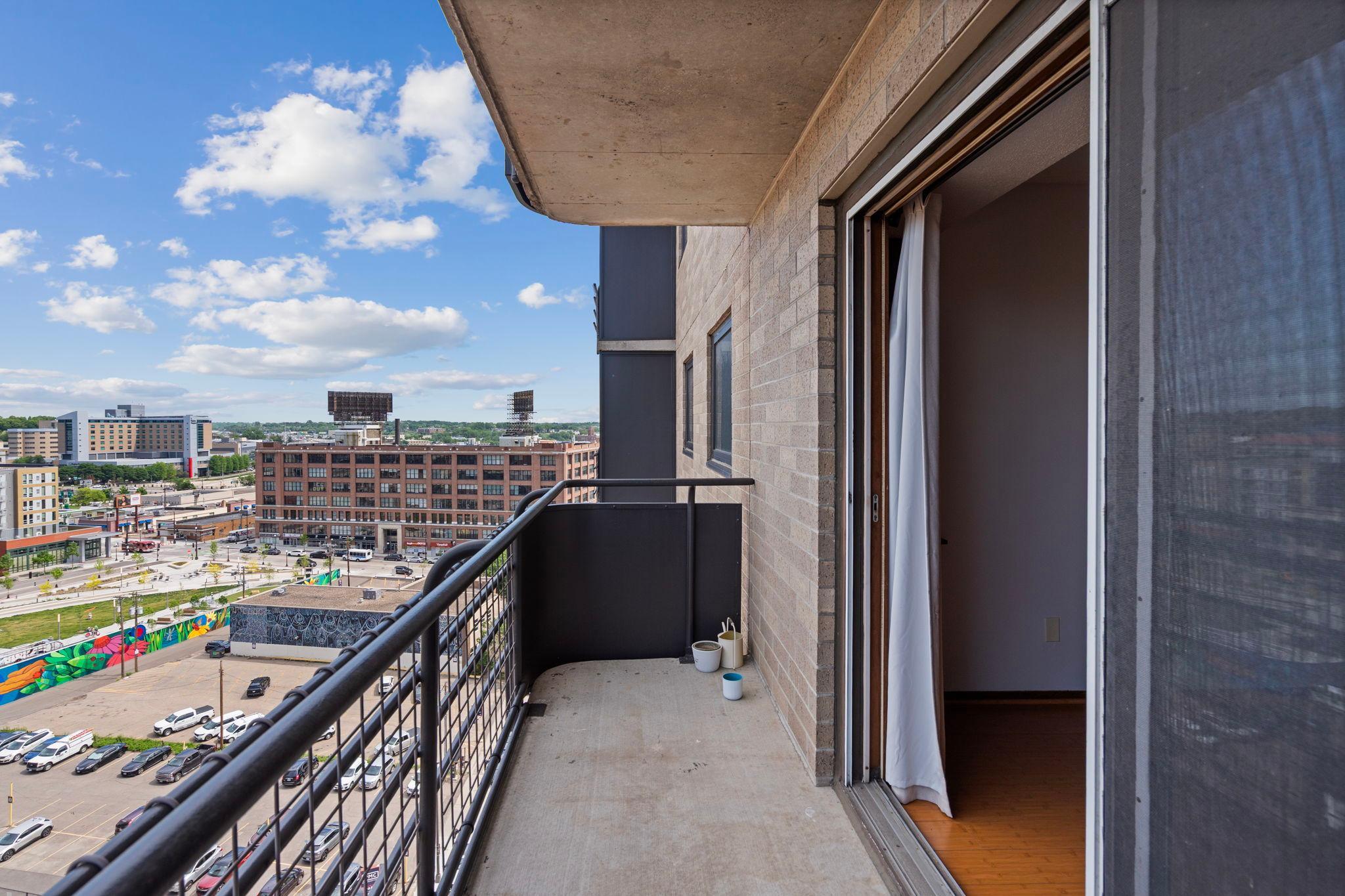 66 9th Street E Unit: 1614