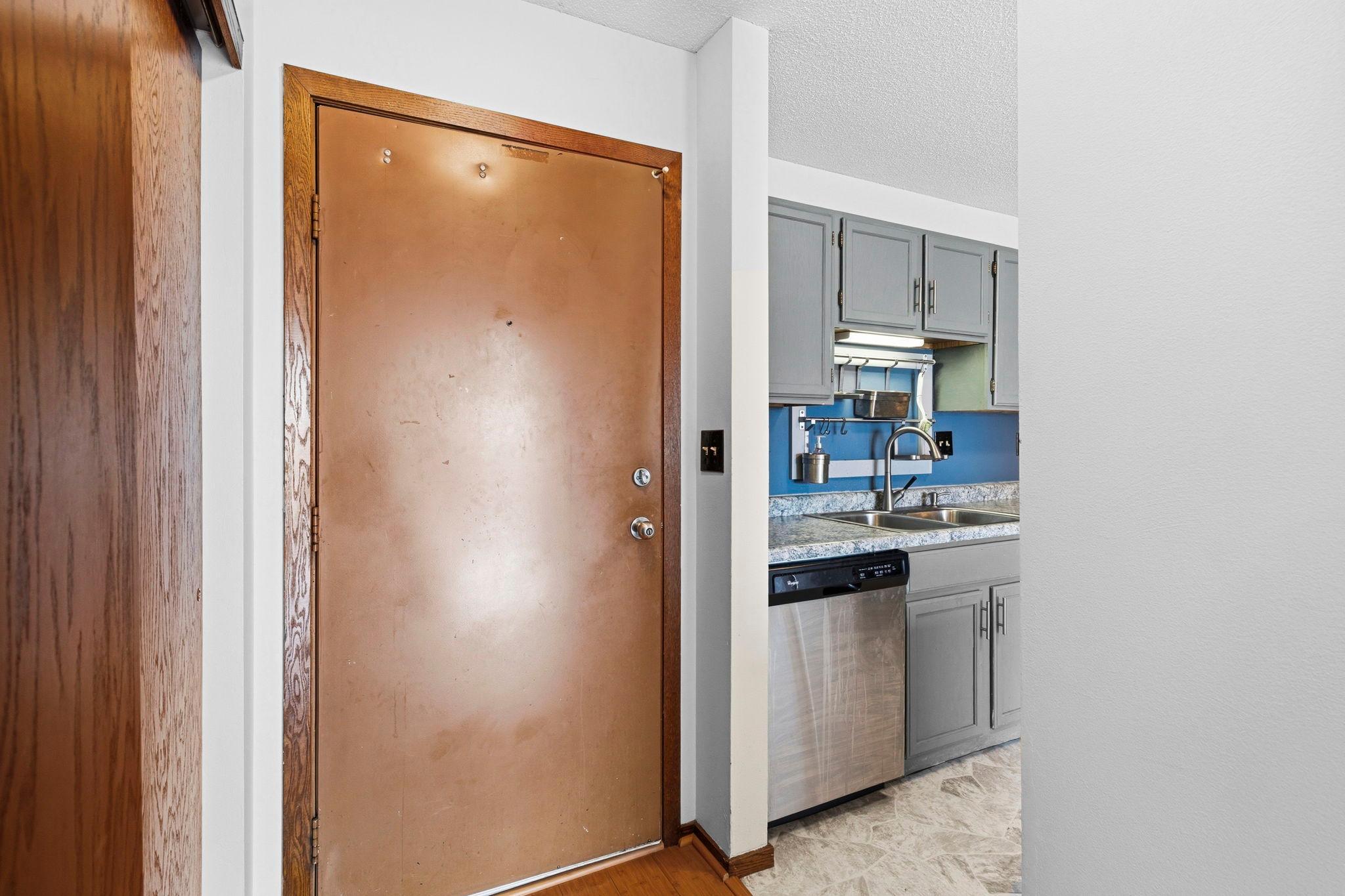 66 9th Street E Unit: 1614