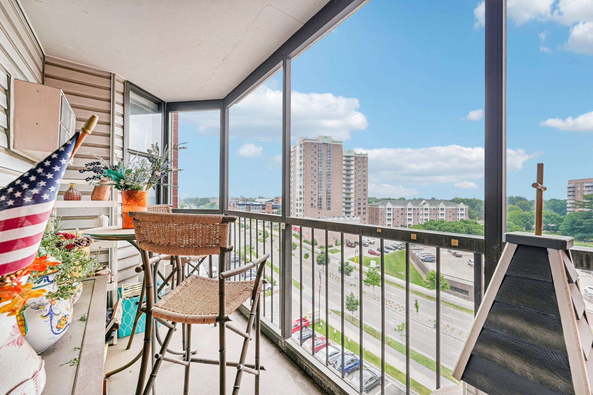 6500 Woodlake Drive Unit: 702